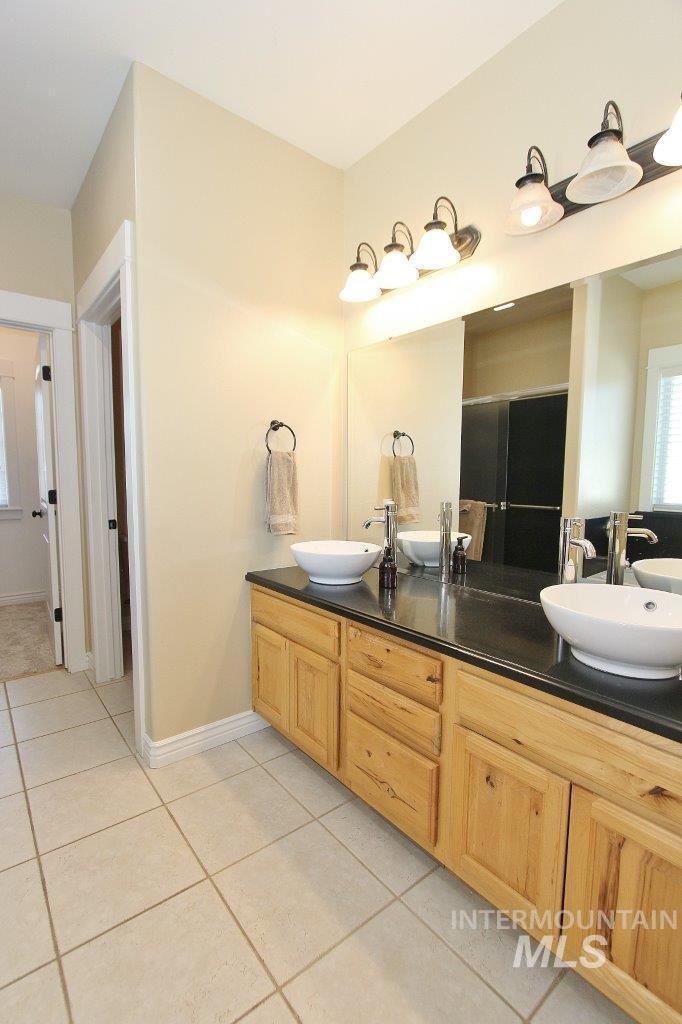 1729 Hickory Ave, Fruitland, Idaho 83619, 4 Bedrooms, 2 Bathrooms, Residential For Sale, Price $475,000,MLS 98993660
