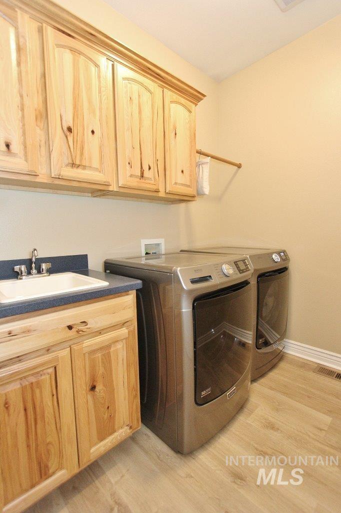 1729 Hickory Ave, Fruitland, Idaho 83619, 4 Bedrooms, 2 Bathrooms, Residential For Sale, Price $475,000,MLS 98993660