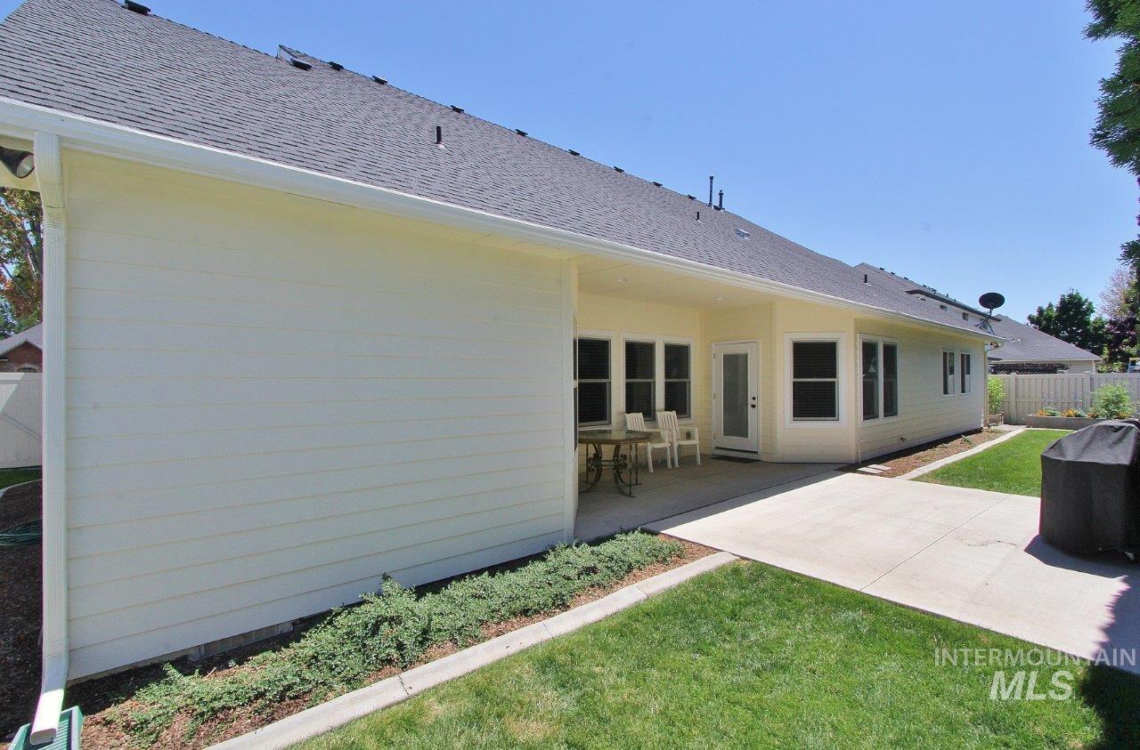1729 Hickory Ave, Fruitland, Idaho 83619, 4 Bedrooms, 2 Bathrooms, Residential For Sale, Price $475,000,MLS 98993660