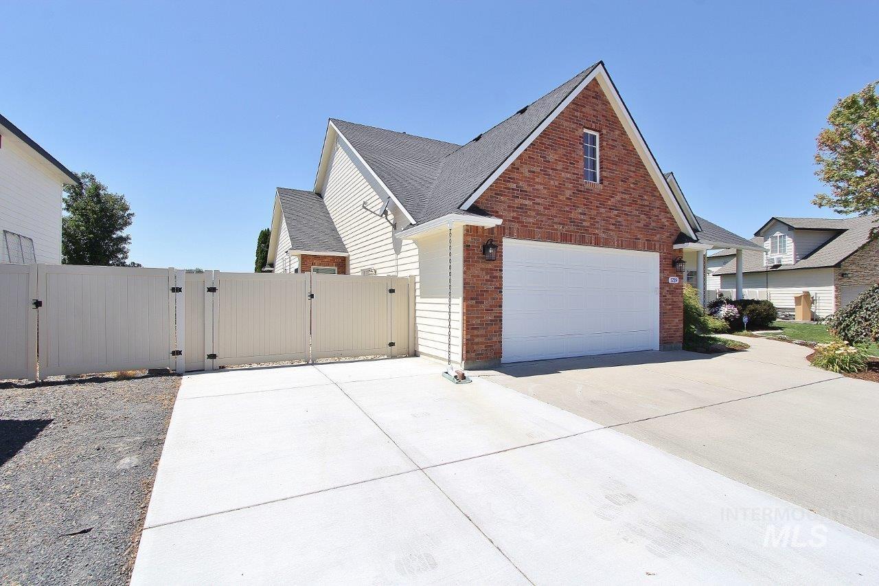 1729 Hickory Ave, Fruitland, Idaho 83619, 4 Bedrooms, 2 Bathrooms, Residential For Sale, Price $475,000,MLS 98993660