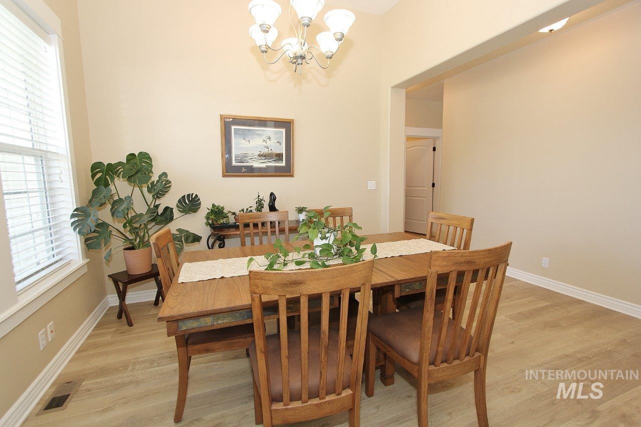 1729 Hickory Ave, Fruitland, Idaho 83619, 4 Bedrooms, 2 Bathrooms, Residential For Sale, Price $475,000,MLS 98993660