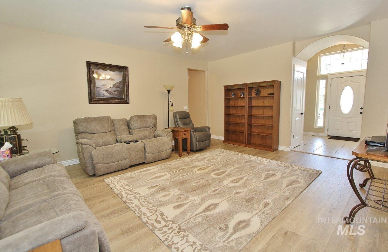 1729 Hickory Ave, Fruitland, Idaho 83619, 4 Bedrooms, 2 Bathrooms, Residential For Sale, Price $475,000,MLS 98993660