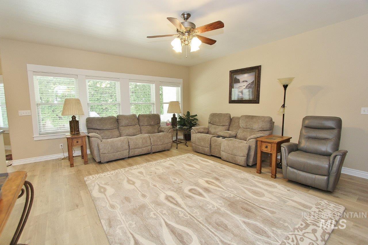1729 Hickory Ave, Fruitland, Idaho 83619, 4 Bedrooms, 2 Bathrooms, Residential For Sale, Price $475,000,MLS 98993660