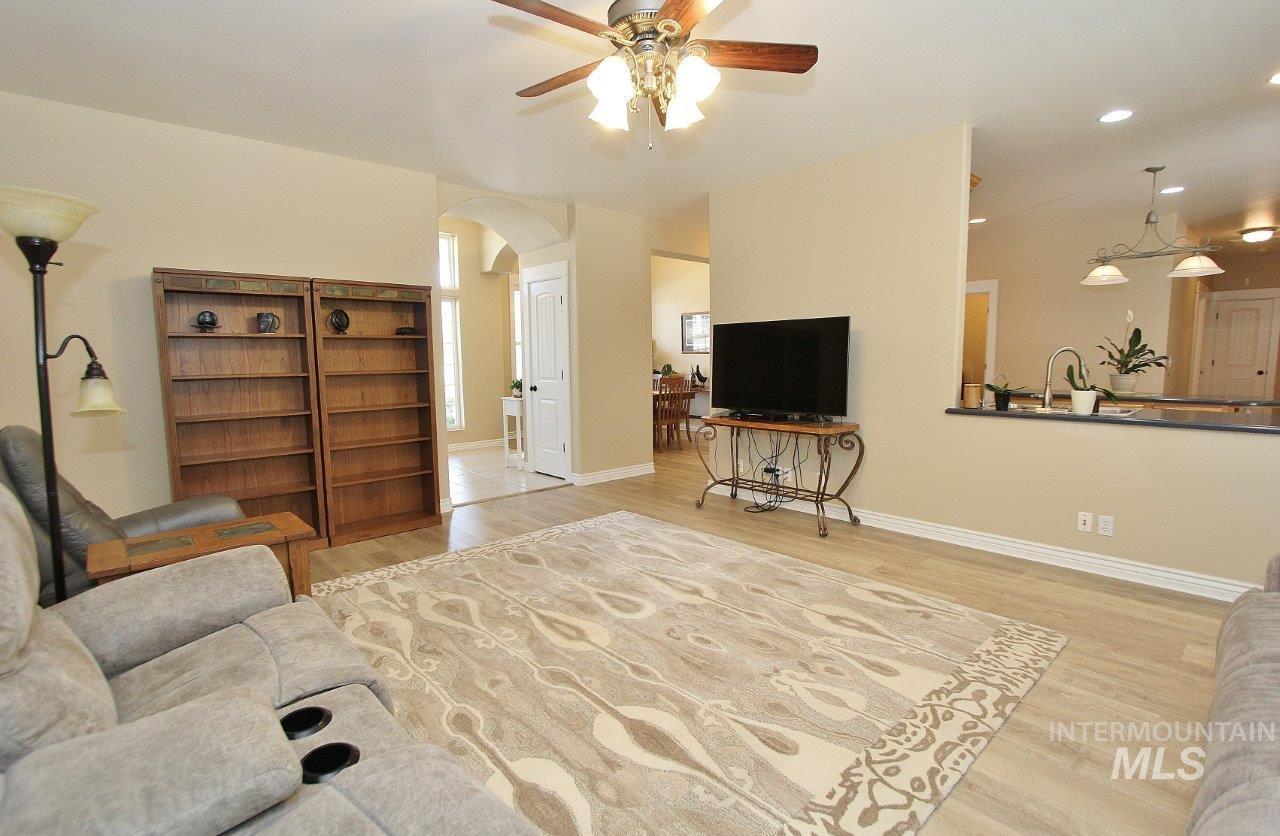 1729 Hickory Ave, Fruitland, Idaho 83619, 4 Bedrooms, 2 Bathrooms, Residential For Sale, Price $475,000,MLS 98993660