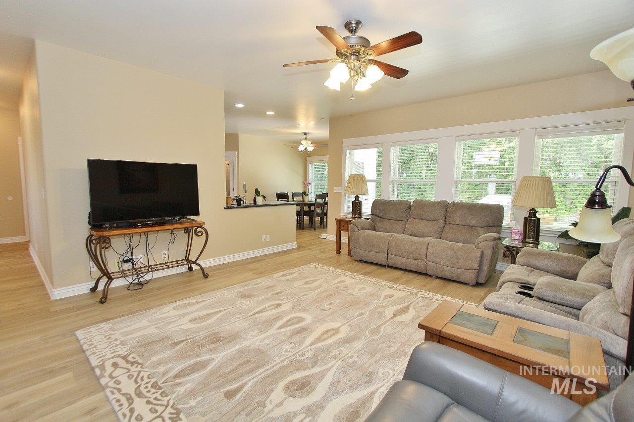 1729 Hickory Ave, Fruitland, Idaho 83619, 4 Bedrooms, 2 Bathrooms, Residential For Sale, Price $475,000,MLS 98993660