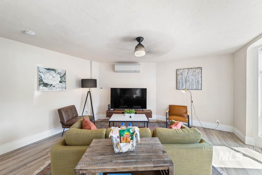 1317 S 4th st, Nampa, Idaho 83651-4269, 1 Bedroom, 1 Bathroom, Residential Income For Sale, Price $825,000, 98993663