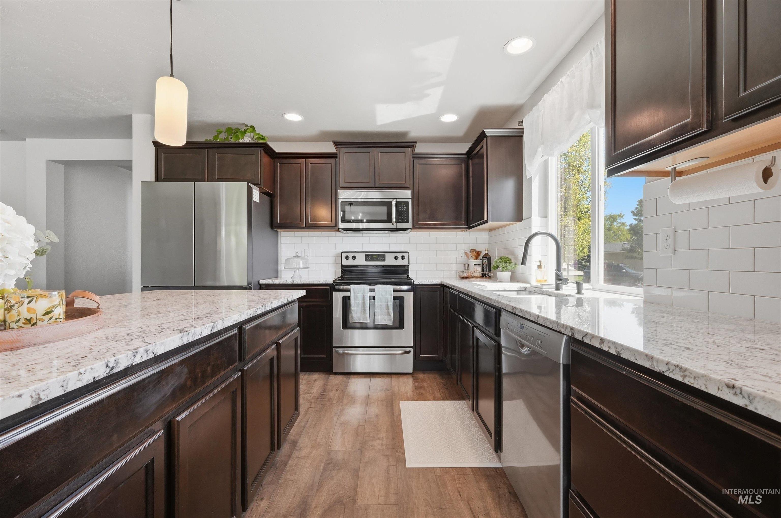 792 W Bird Wing Dr, Meridian, Idaho 83646, 4 Bedrooms, 2.5 Bathrooms, Residential For Sale, Price $620,000, 98993667