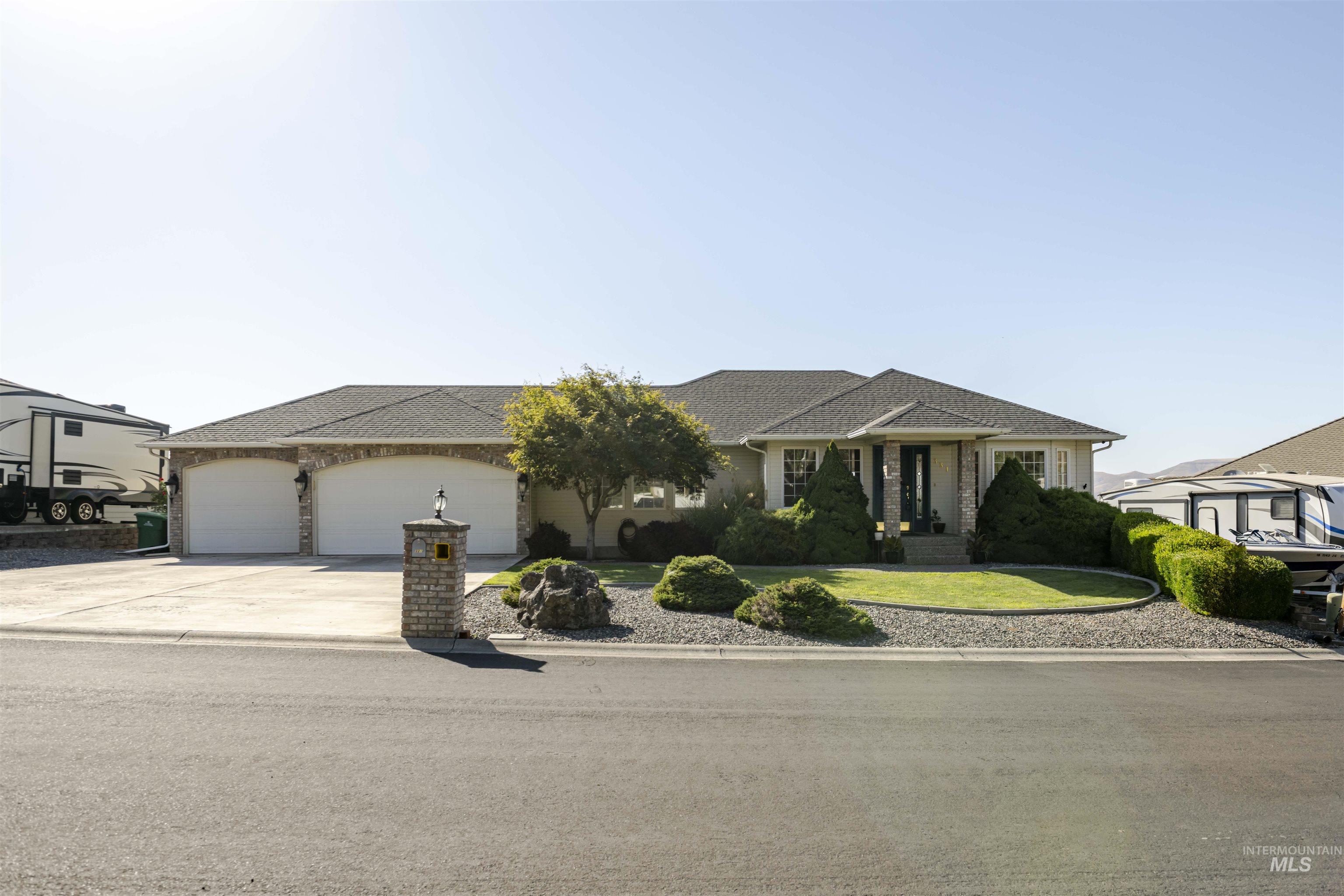 331 Reservoir Dr, Lewiston, Idaho 83501, 4 Bedrooms, 3 Bathrooms, Residential For Sale, Price $535,000,MLS 98993674