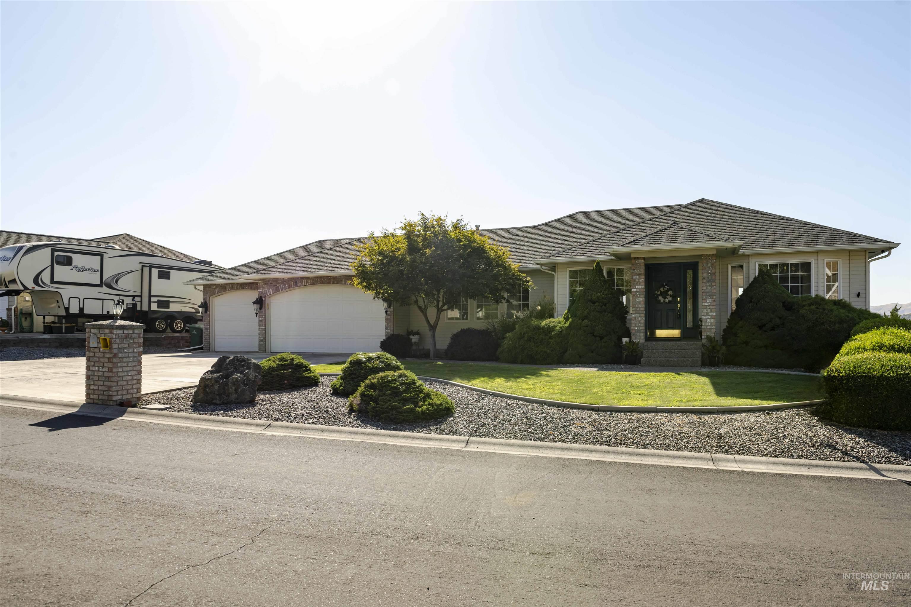 331 Reservoir Dr, Lewiston, Idaho 83501, 4 Bedrooms, 3 Bathrooms, Residential For Sale, Price $535,000,MLS 98993674