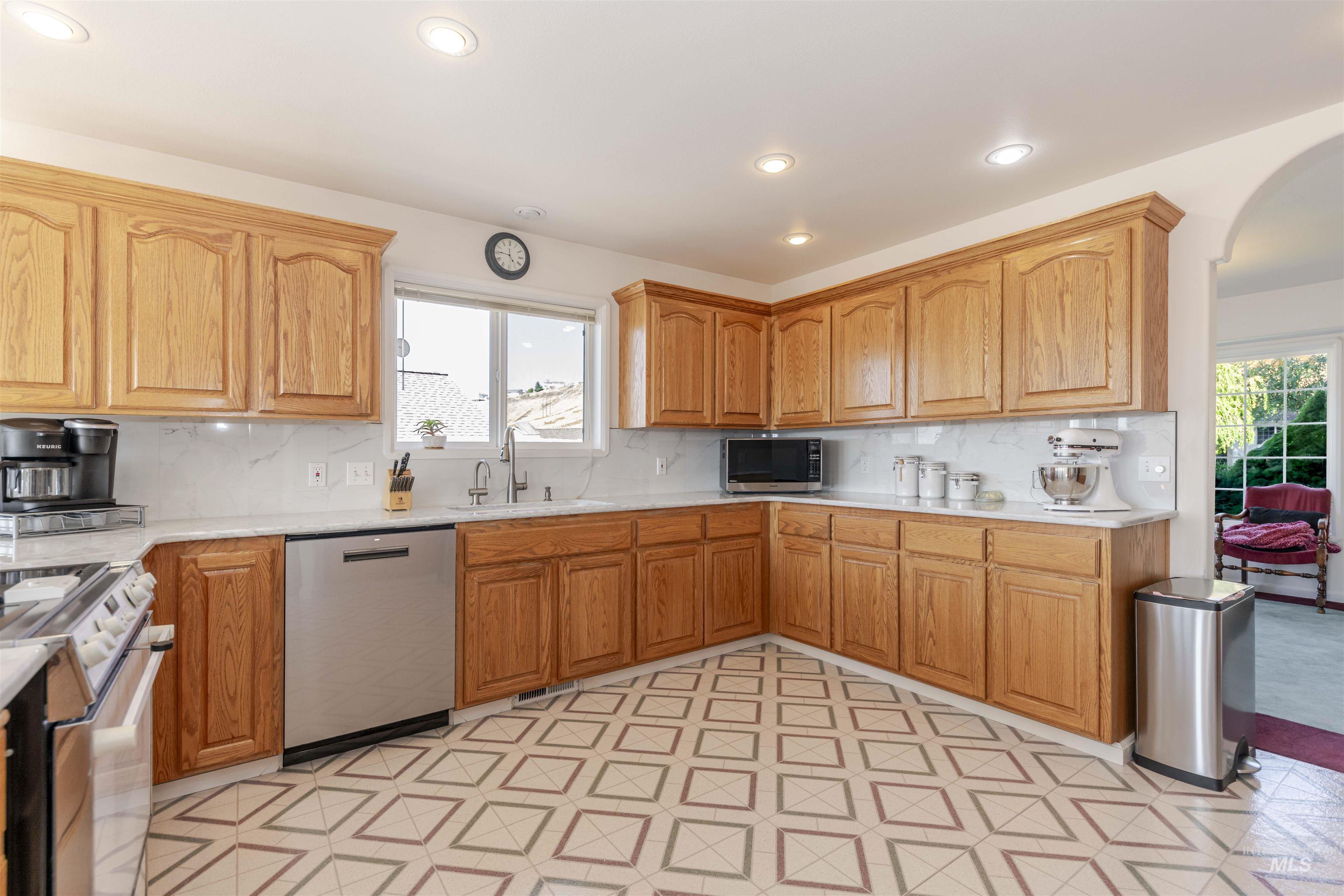 331 Reservoir Dr, Lewiston, Idaho 83501, 4 Bedrooms, 3 Bathrooms, Residential For Sale, Price $535,000,MLS 98993674
