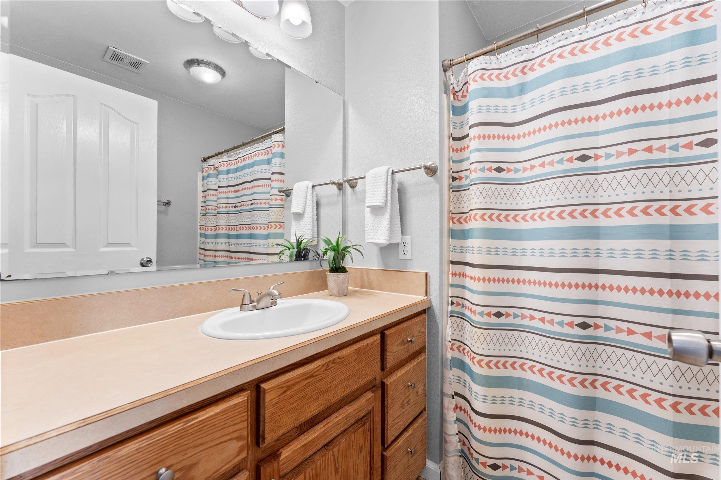 349 S Lodestone Ave, Meridian, Idaho 83642, 4 Bedrooms, 3 Bathrooms, Residential For Sale, Price $505,000,MLS 98993676