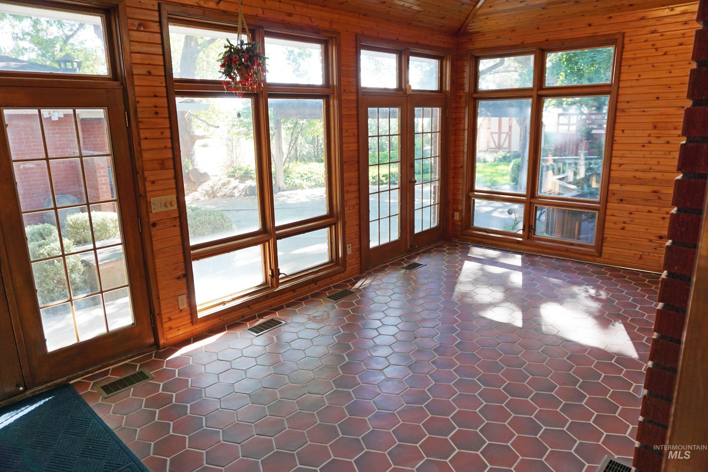 22347 Upper Pleasant Ridge Road, Caldwell, Idaho 83607, 4 Bedrooms, 3 Bathrooms, Residential For Sale, Price $979,000,MLS 98993678