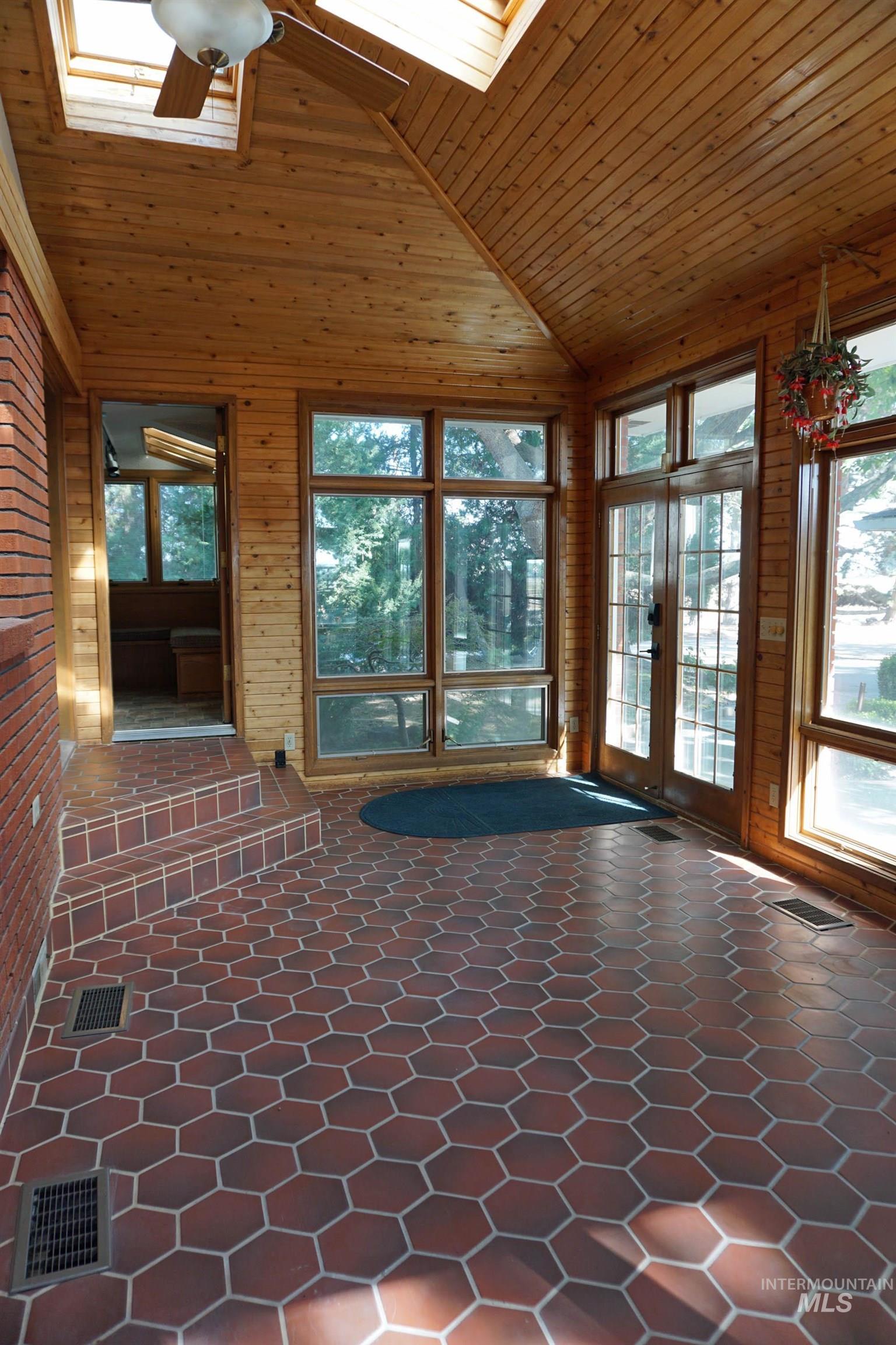 22347 Upper Pleasant Ridge Road, Caldwell, Idaho 83607, 4 Bedrooms, 3 Bathrooms, Residential For Sale, Price $979,000,MLS 98993678