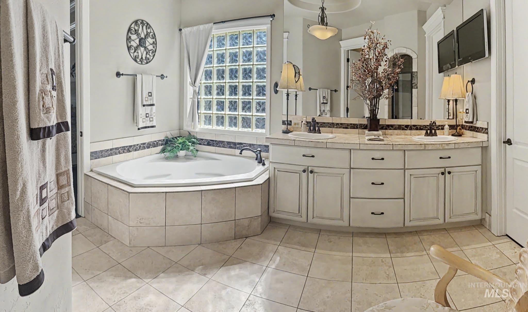 4663 W Clear Field, Eagle, Idaho 83616, 4 Bedrooms, 4 Bathrooms, Residential For Sale, Price $2,299,999, 98993682