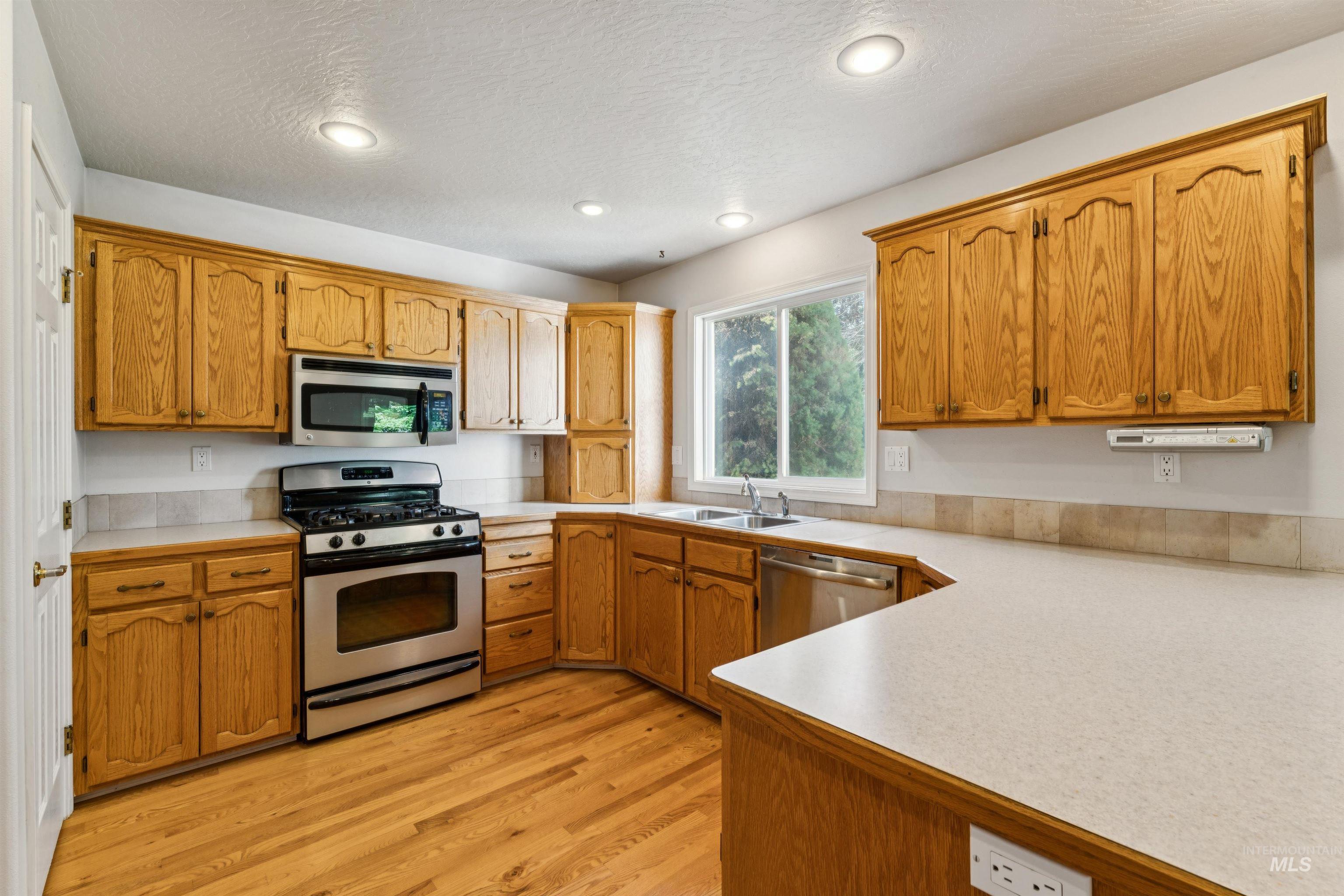 1835 E Meadowgrass St, Meridian, Idaho 83646, 3 Bedrooms, 2.5 Bathrooms, Residential For Sale, Price $445,000, 98993685