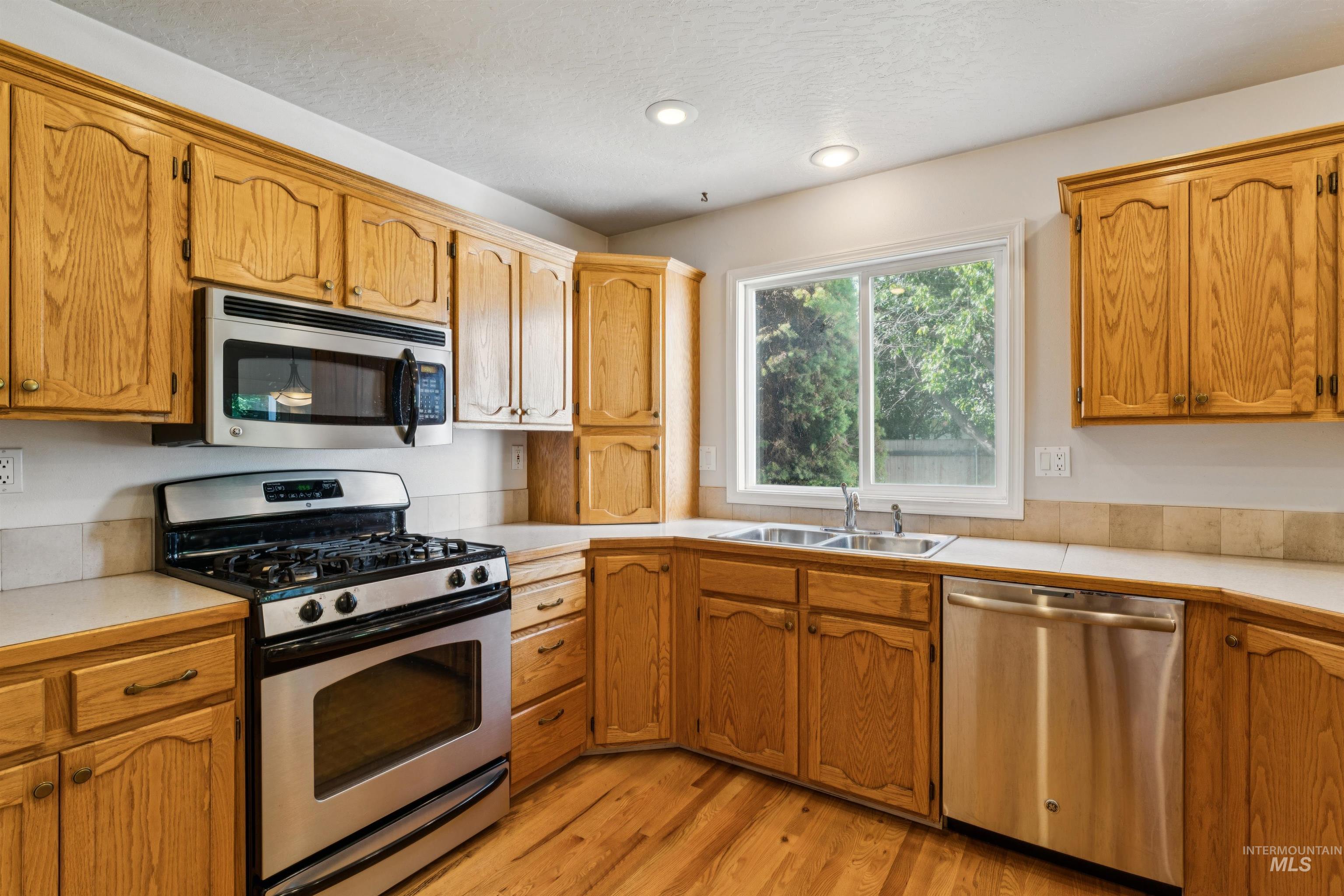 1835 E Meadowgrass St, Meridian, Idaho 83646, 3 Bedrooms, 2.5 Bathrooms, Residential For Sale, Price $445,000, 98993685