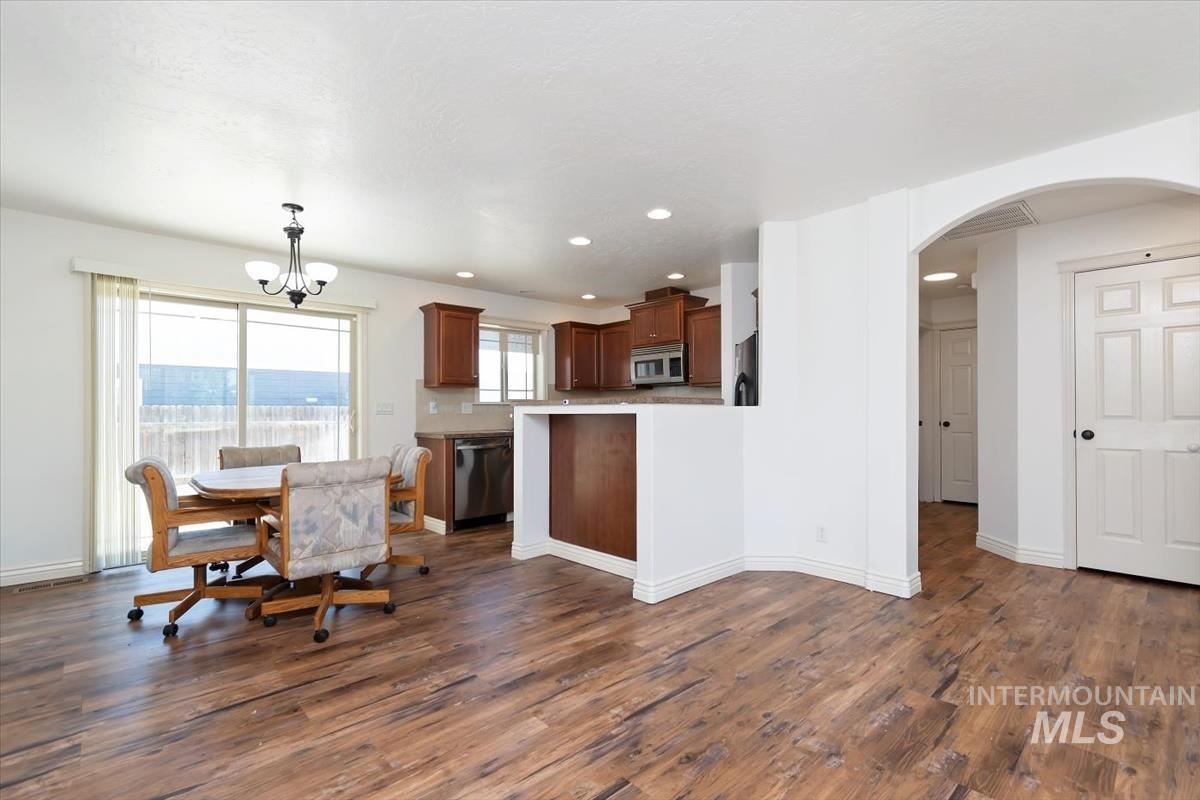 1260 SW Rolling Hills Ave, Mountain Home, Idaho 83647, 3 Bedrooms, 2 Bathrooms, Residential For Sale, Price $347,000, 98993688