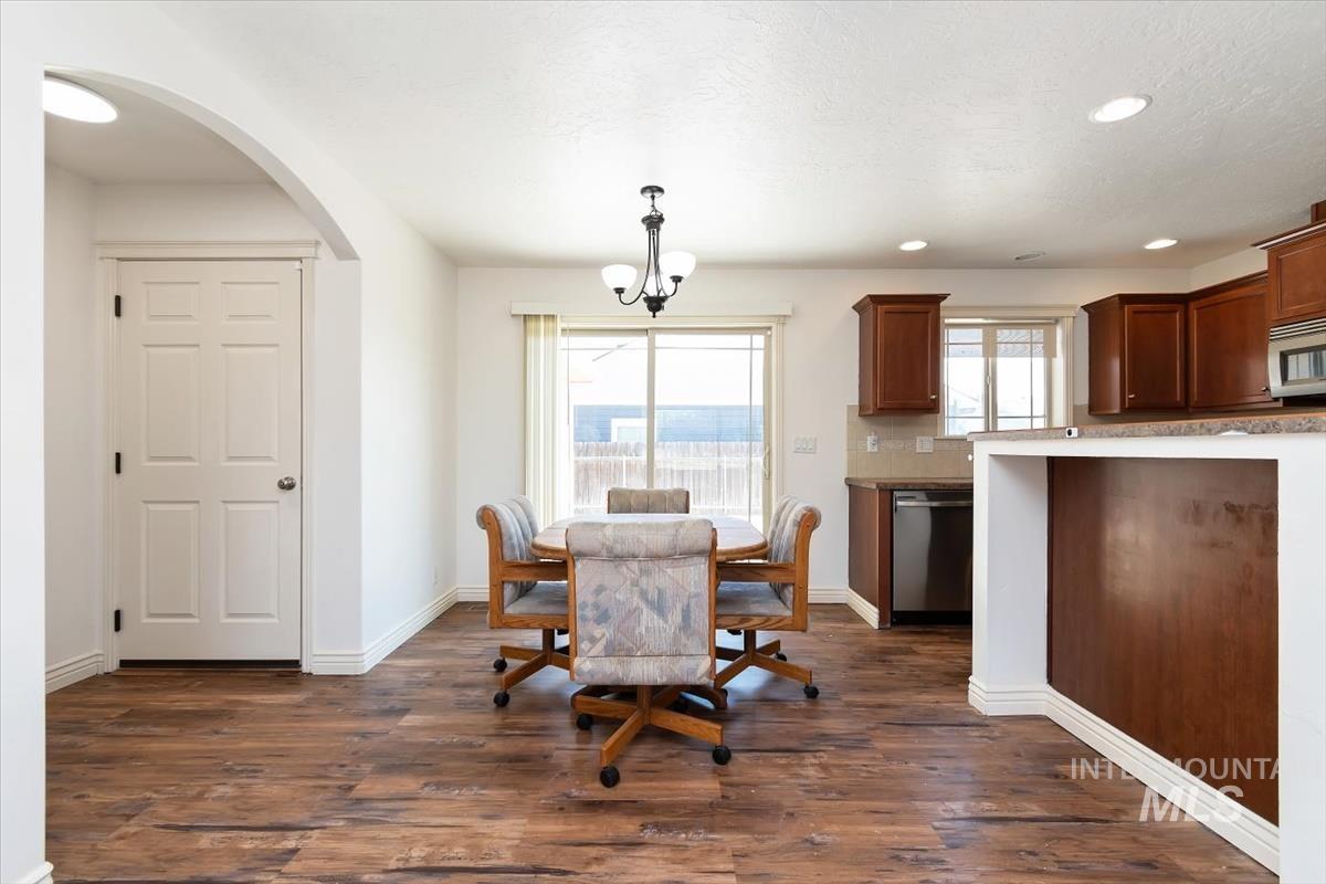1260 SW Rolling Hills Ave, Mountain Home, Idaho 83647, 3 Bedrooms, 2 Bathrooms, Residential For Sale, Price $347,000, 98993688