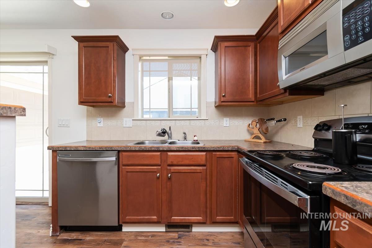 1260 SW Rolling Hills Ave, Mountain Home, Idaho 83647, 3 Bedrooms, 2 Bathrooms, Residential For Sale, Price $347,000, 98993688