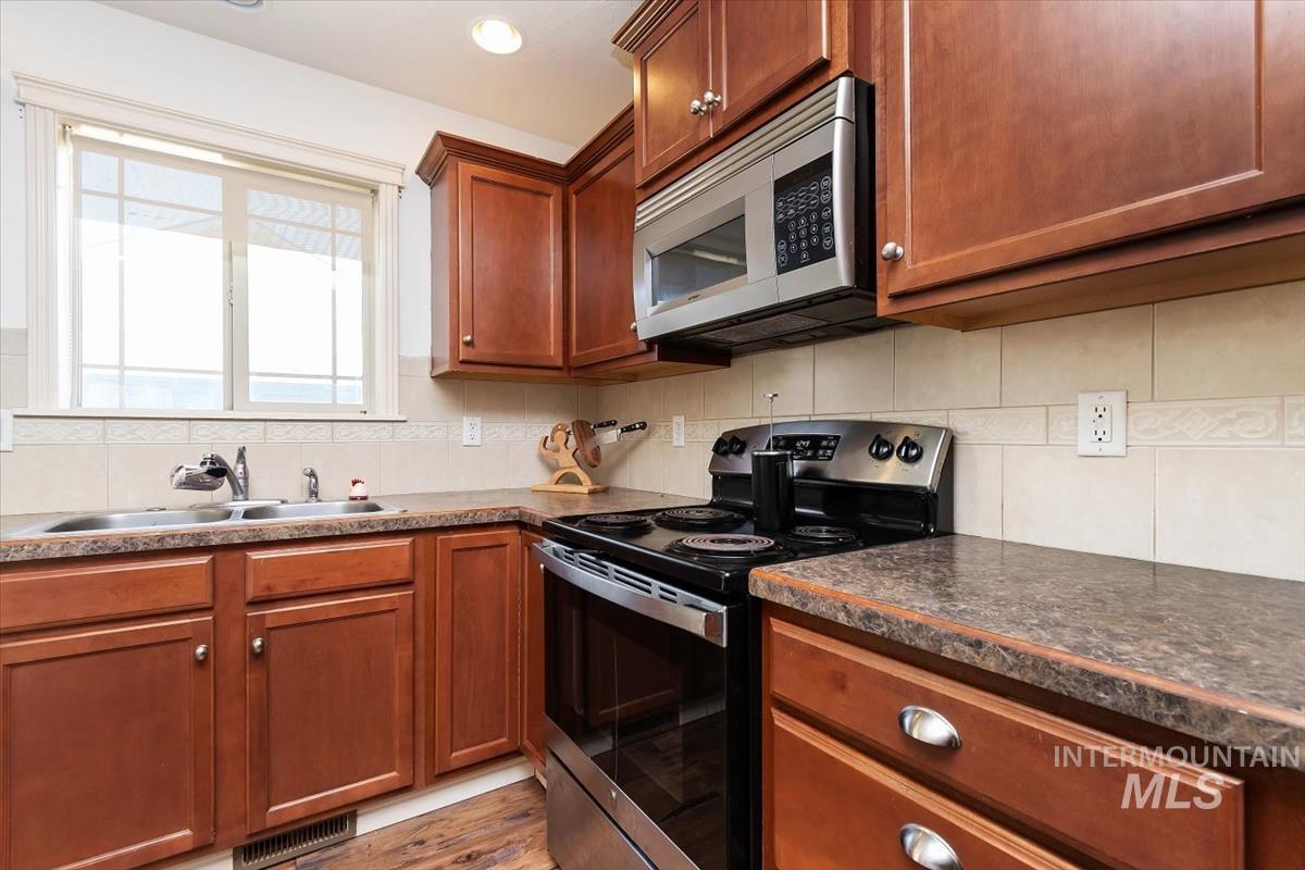1260 SW Rolling Hills Ave, Mountain Home, Idaho 83647, 3 Bedrooms, 2 Bathrooms, Residential For Sale, Price $347,000, 98993688