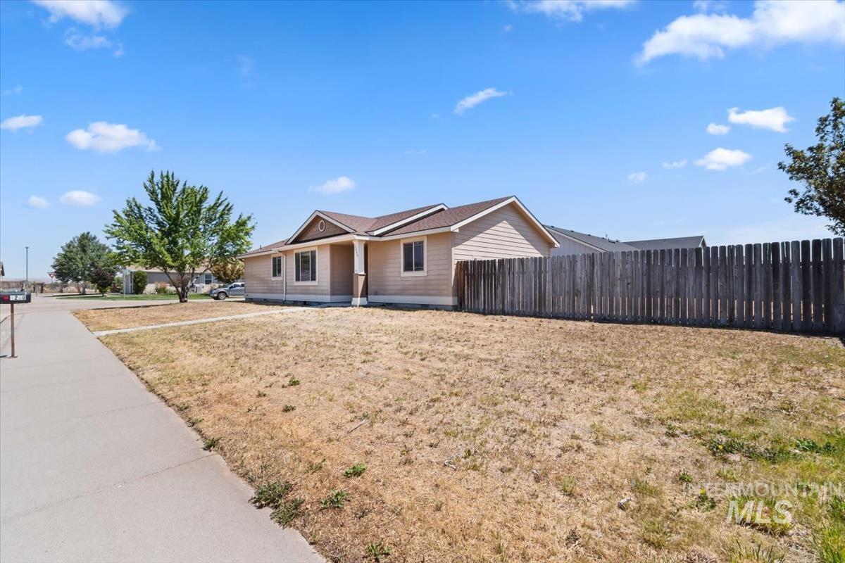 1260 SW Rolling Hills Ave, Mountain Home, Idaho 83647, 3 Bedrooms, 2 Bathrooms, Residential For Sale, Price $347,000, 98993688