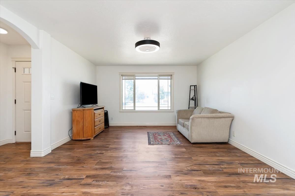 1260 SW Rolling Hills Ave, Mountain Home, Idaho 83647, 3 Bedrooms, 2 Bathrooms, Residential For Sale, Price $347,000, 98993688