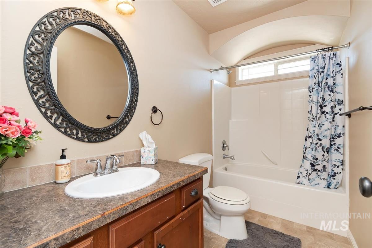 1260 SW Rolling Hills Ave, Mountain Home, Idaho 83647, 3 Bedrooms, 2 Bathrooms, Residential For Sale, Price $347,000, 98993688