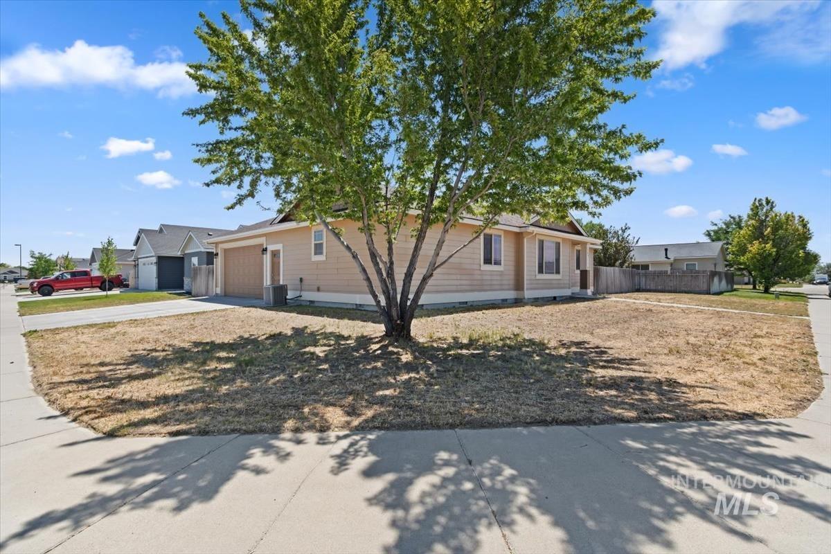 1260 SW Rolling Hills Ave, Mountain Home, Idaho 83647, 3 Bedrooms, 2 Bathrooms, Residential For Sale, Price $347,000, 98993688
