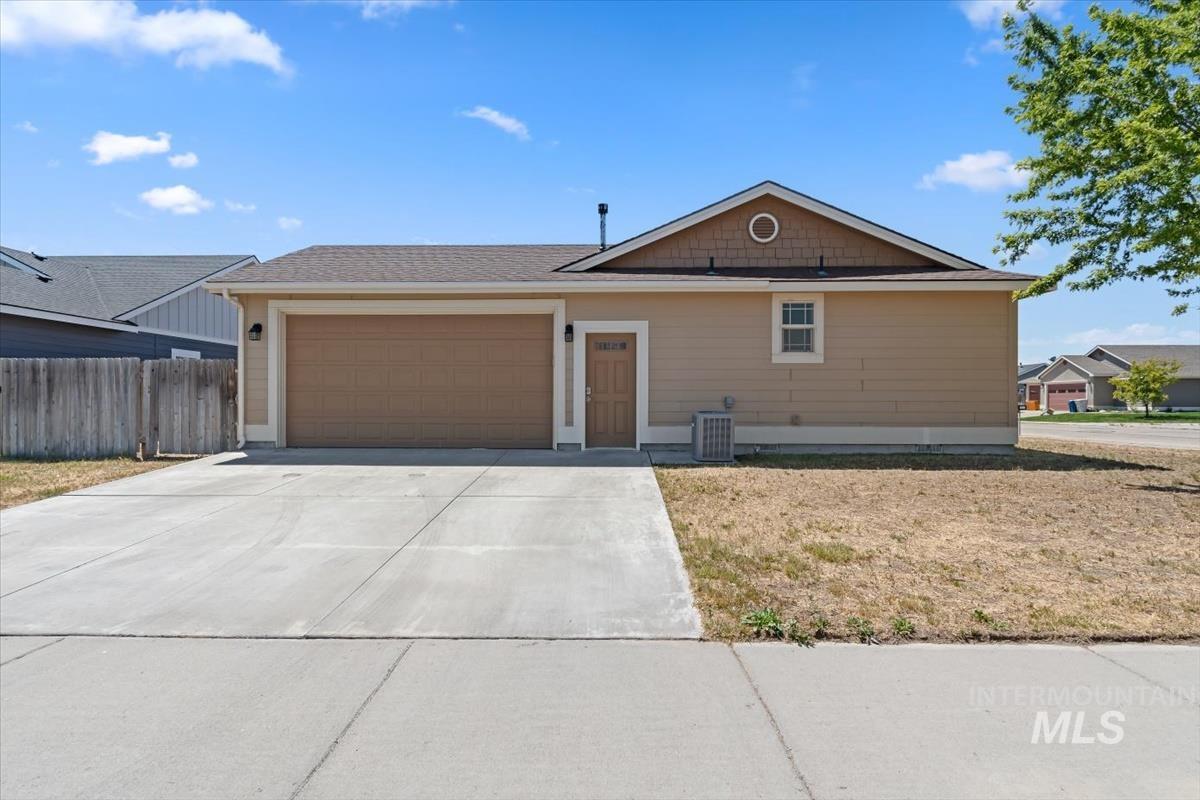 1260 SW Rolling Hills Ave, Mountain Home, Idaho 83647, 3 Bedrooms, 2 Bathrooms, Residential For Sale, Price $347,000, 98993688