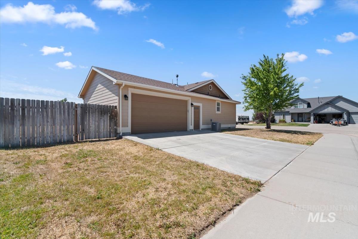 1260 SW Rolling Hills Ave, Mountain Home, Idaho 83647, 3 Bedrooms, 2 Bathrooms, Residential For Sale, Price $347,000, 98993688