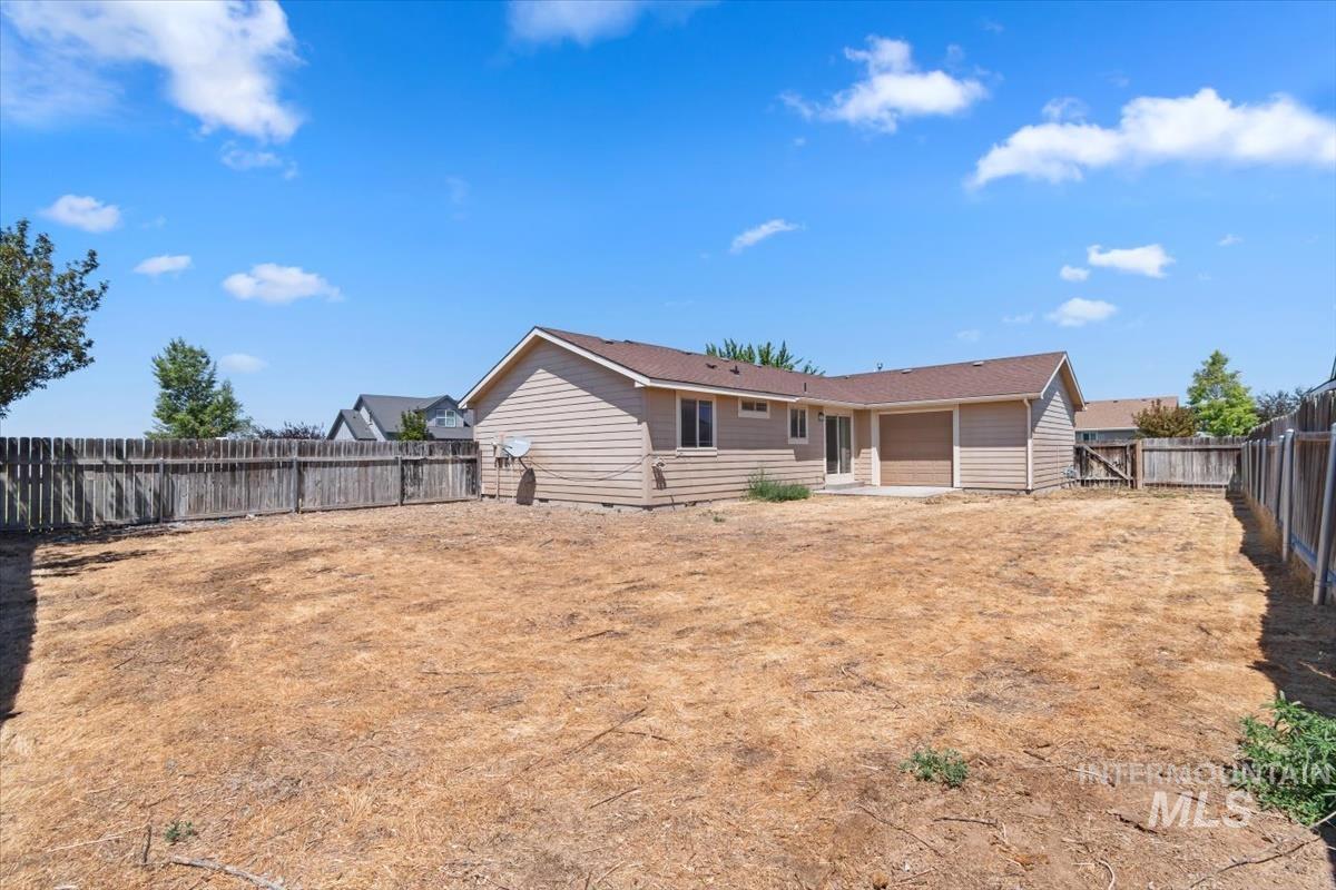 1260 SW Rolling Hills Ave, Mountain Home, Idaho 83647, 3 Bedrooms, 2 Bathrooms, Residential For Sale, Price $347,000, 98993688