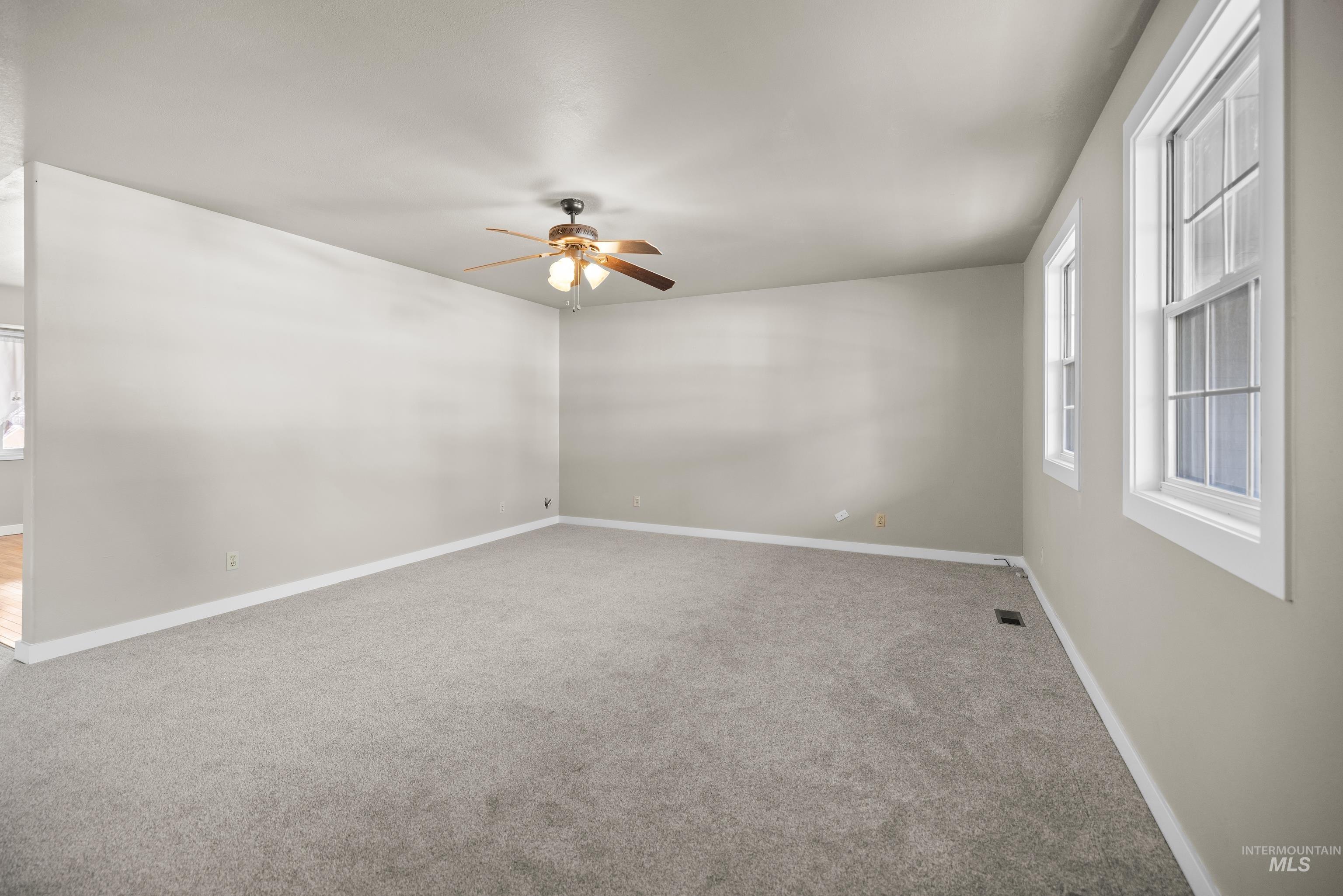 381 S Hayward Ave., Kuna, Idaho 83634, 4 Bedrooms, 2 Bathrooms, Residential For Sale, Price $389,000, 98993701
