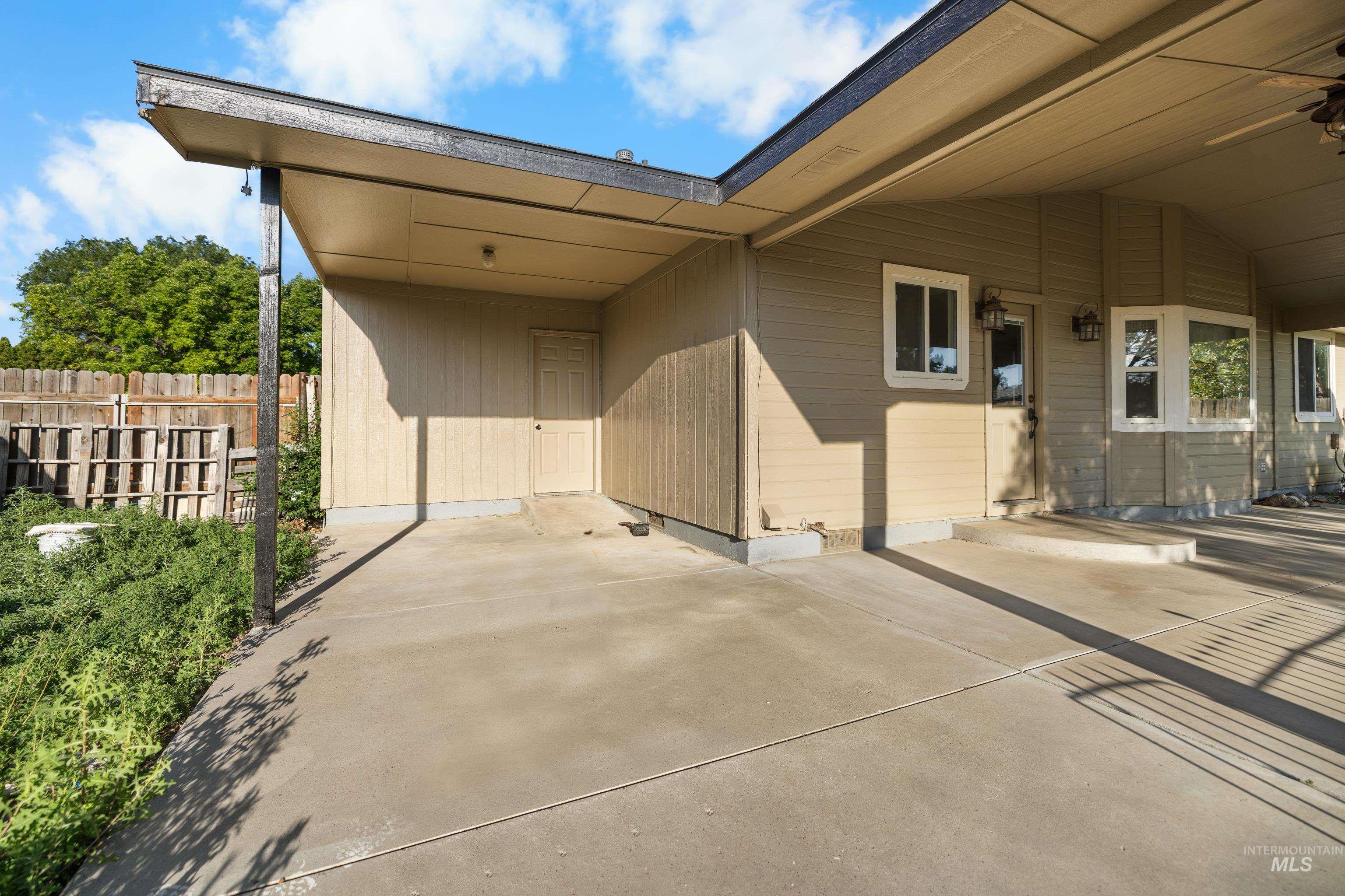 381 S Hayward Ave., Kuna, Idaho 83634, 4 Bedrooms, 2 Bathrooms, Residential For Sale, Price $389,000, 98993701