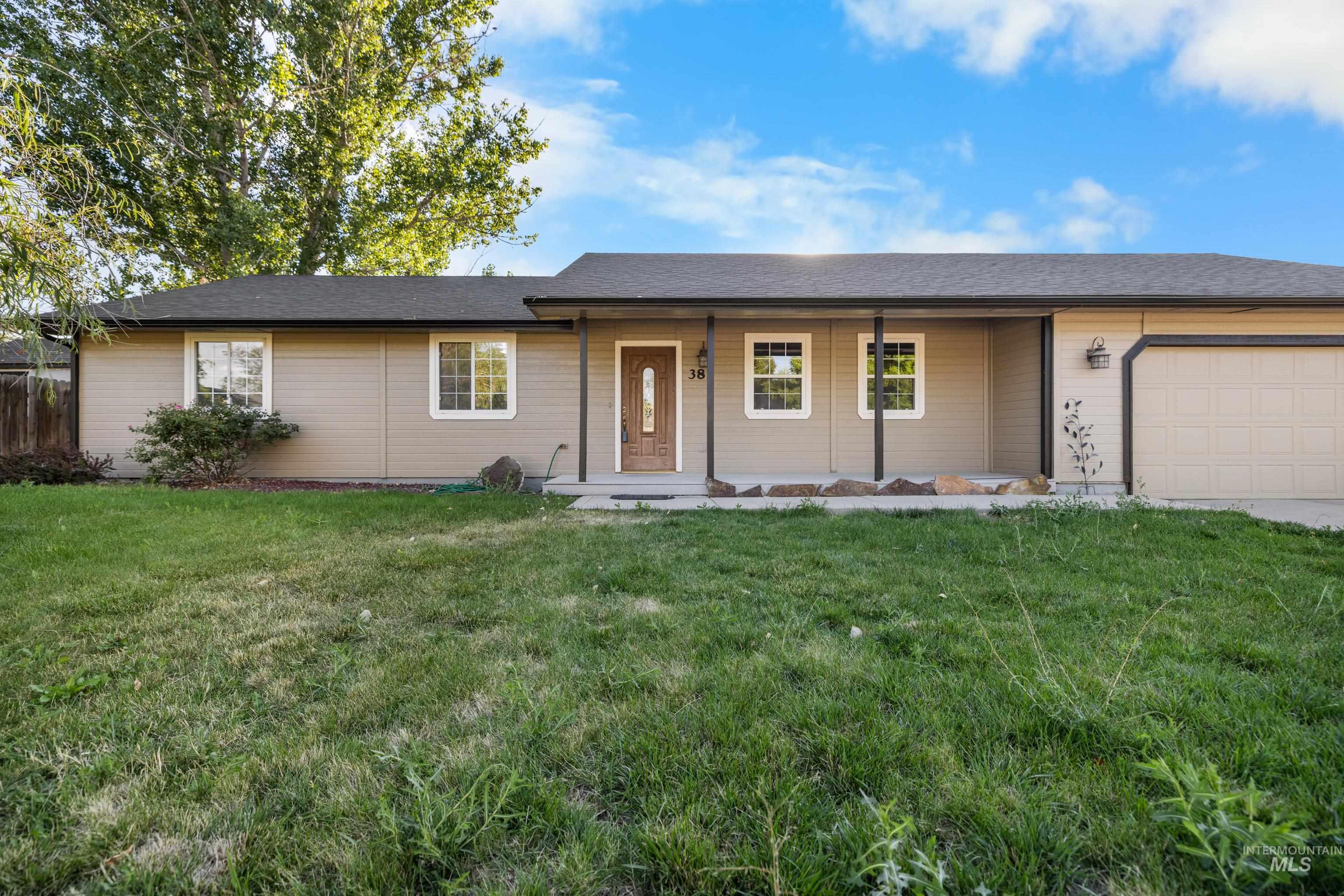 381 S Hayward Ave., Kuna, Idaho 83634, 4 Bedrooms, 2 Bathrooms, Residential For Sale, Price $389,000, 98993701