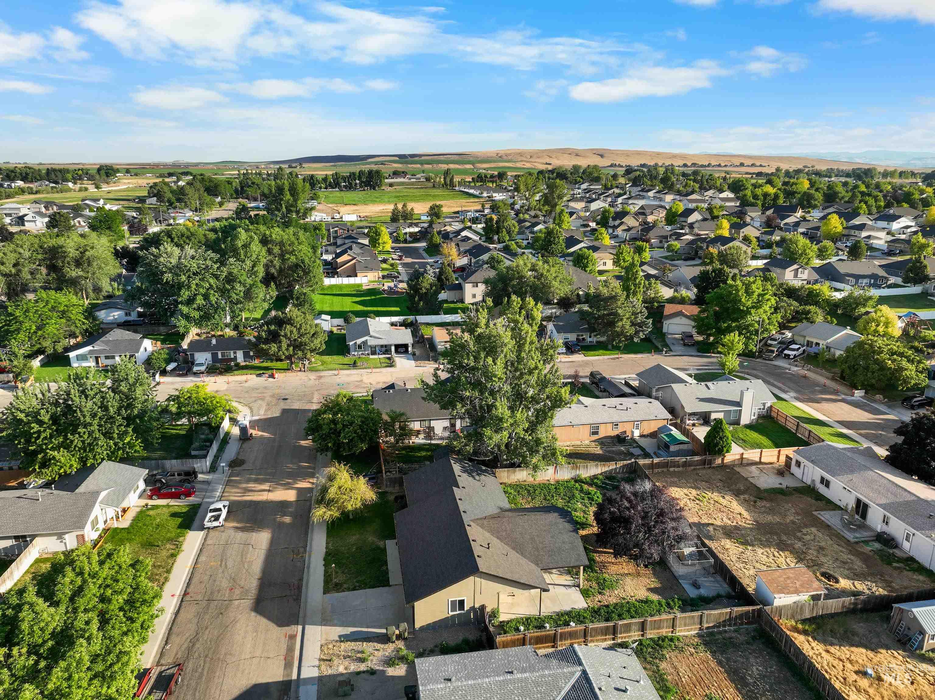 381 S Hayward Ave., Kuna, Idaho 83634, 4 Bedrooms, 2 Bathrooms, Residential For Sale, Price $389,000, 98993701