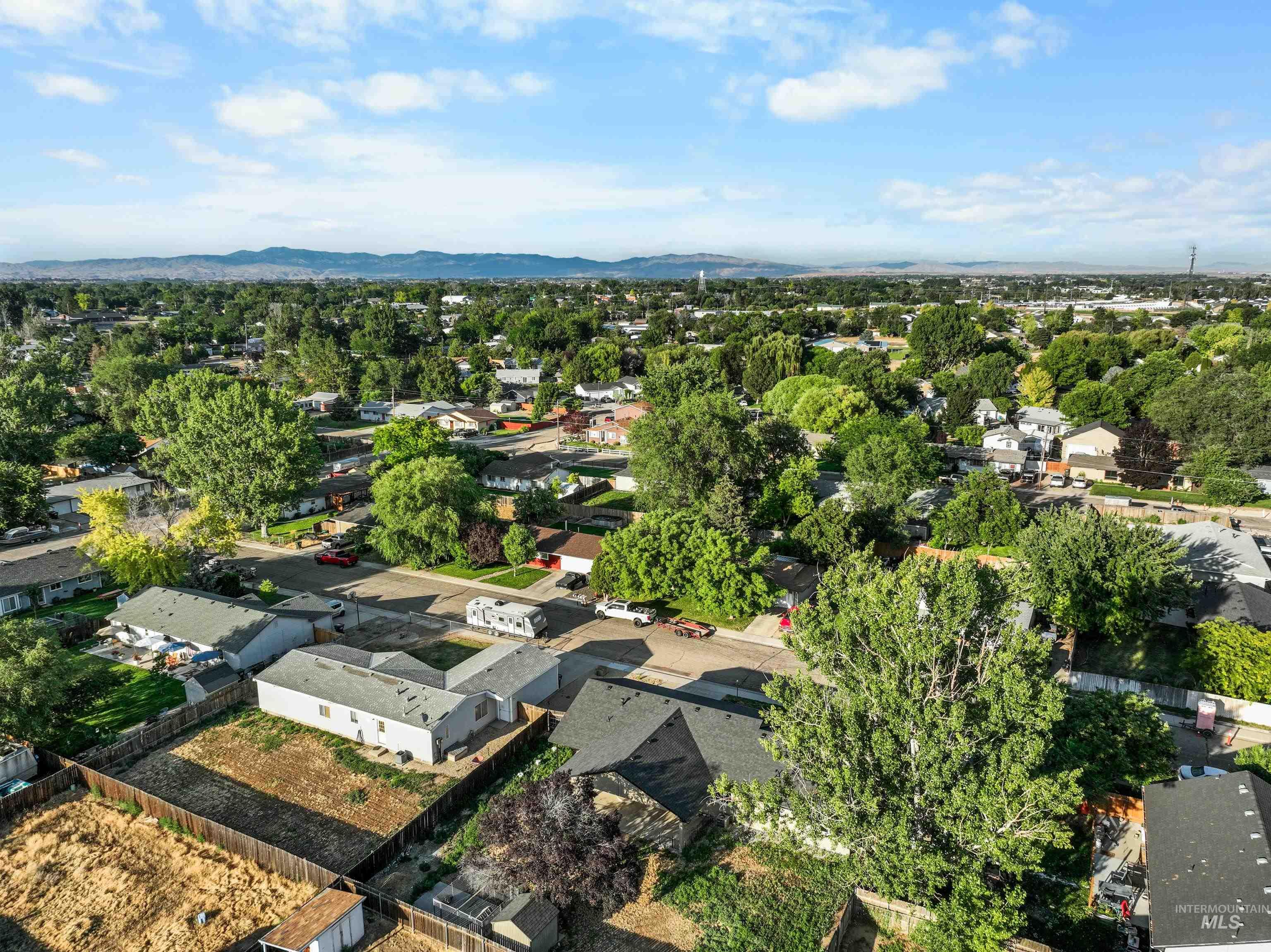 381 S Hayward Ave., Kuna, Idaho 83634, 4 Bedrooms, 2 Bathrooms, Residential For Sale, Price $389,000, 98993701