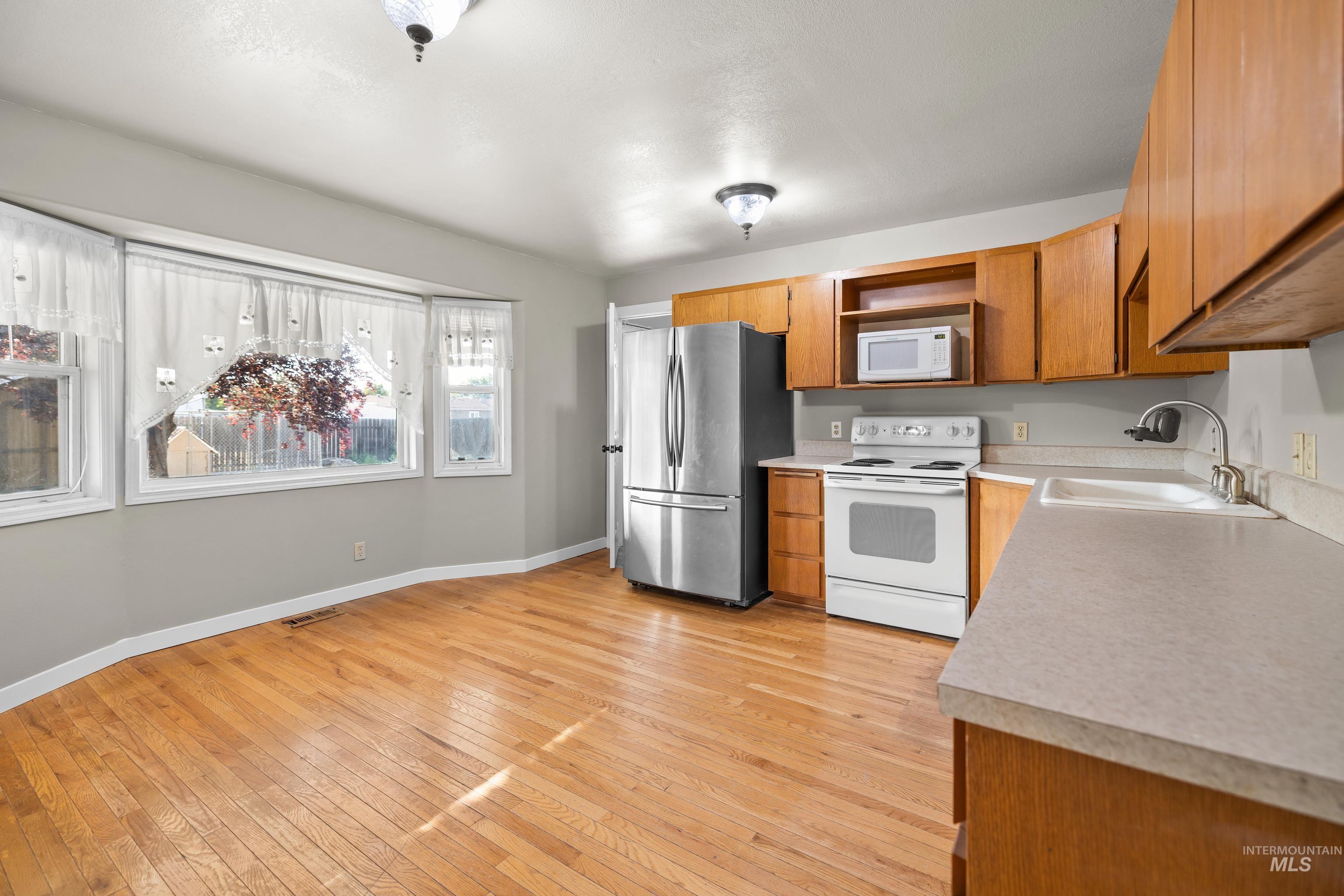 381 S Hayward Ave., Kuna, Idaho 83634, 4 Bedrooms, 2 Bathrooms, Residential For Sale, Price $389,000, 98993701