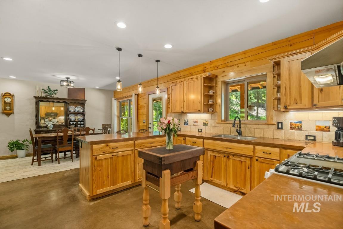 1076 Swenson Ln, Deary, Idaho 83823, 4 Bedrooms, 3 Bathrooms, Residential For Sale, Price $975,000, 98993706