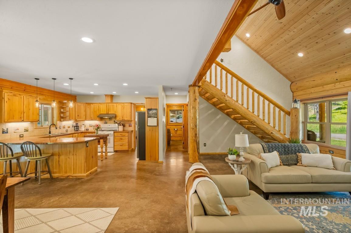 1076 Swenson Ln, Deary, Idaho 83823, 4 Bedrooms, 3 Bathrooms, Residential For Sale, Price $975,000, 98993706
