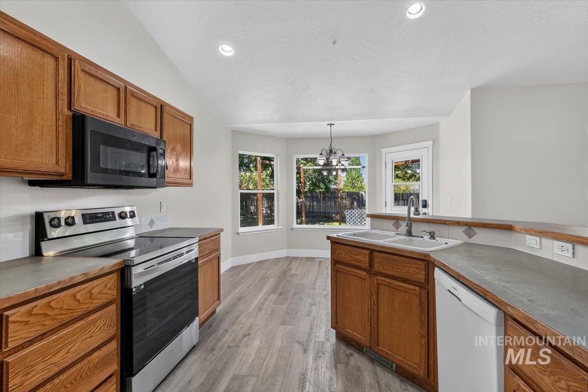 7741 N Dodgin Ave, Boise, Idaho 83714, 4 Bedrooms, 2 Bathrooms, Residential For Sale, Price $530,000,MLS 98993711