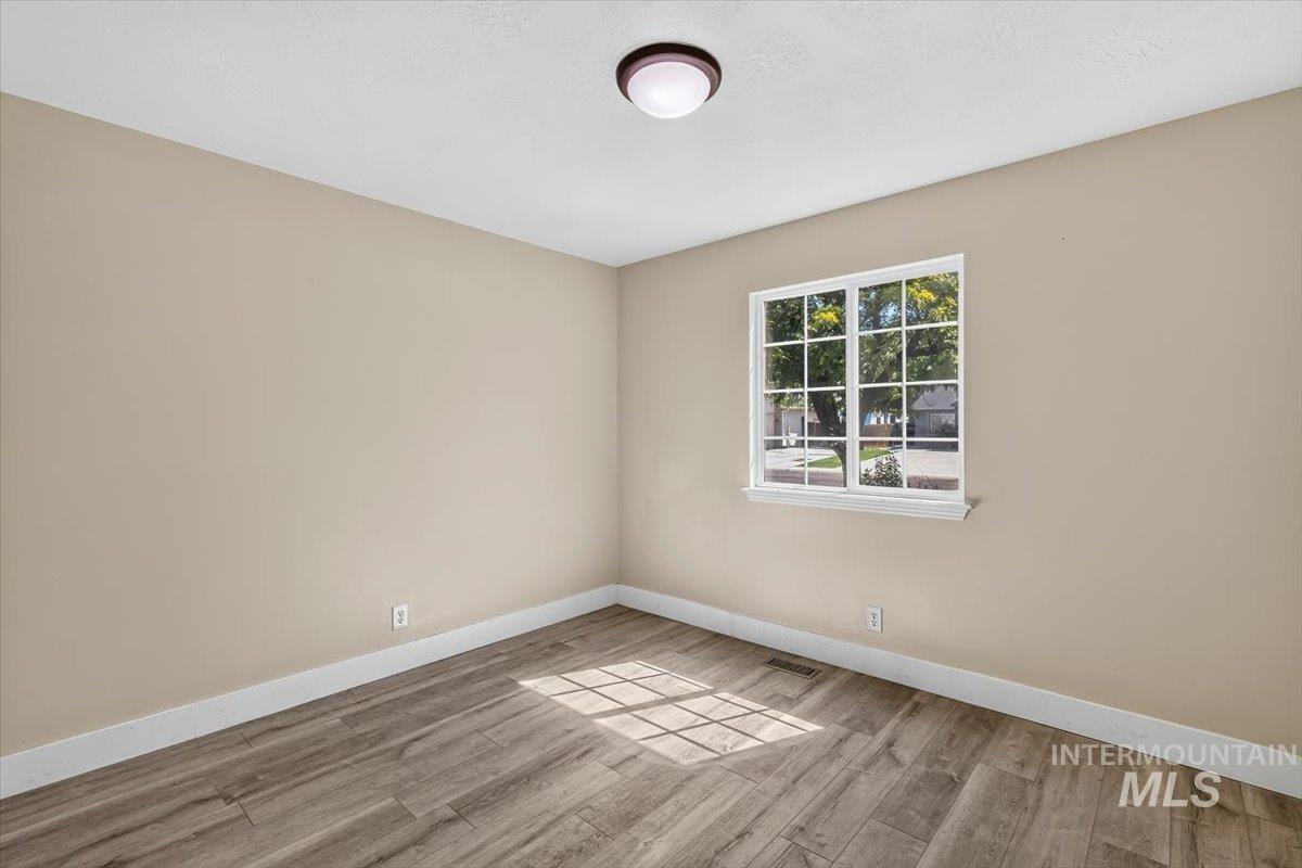 7741 N Dodgin Ave, Boise, Idaho 83714, 4 Bedrooms, 2 Bathrooms, Residential For Sale, Price $530,000,MLS 98993711