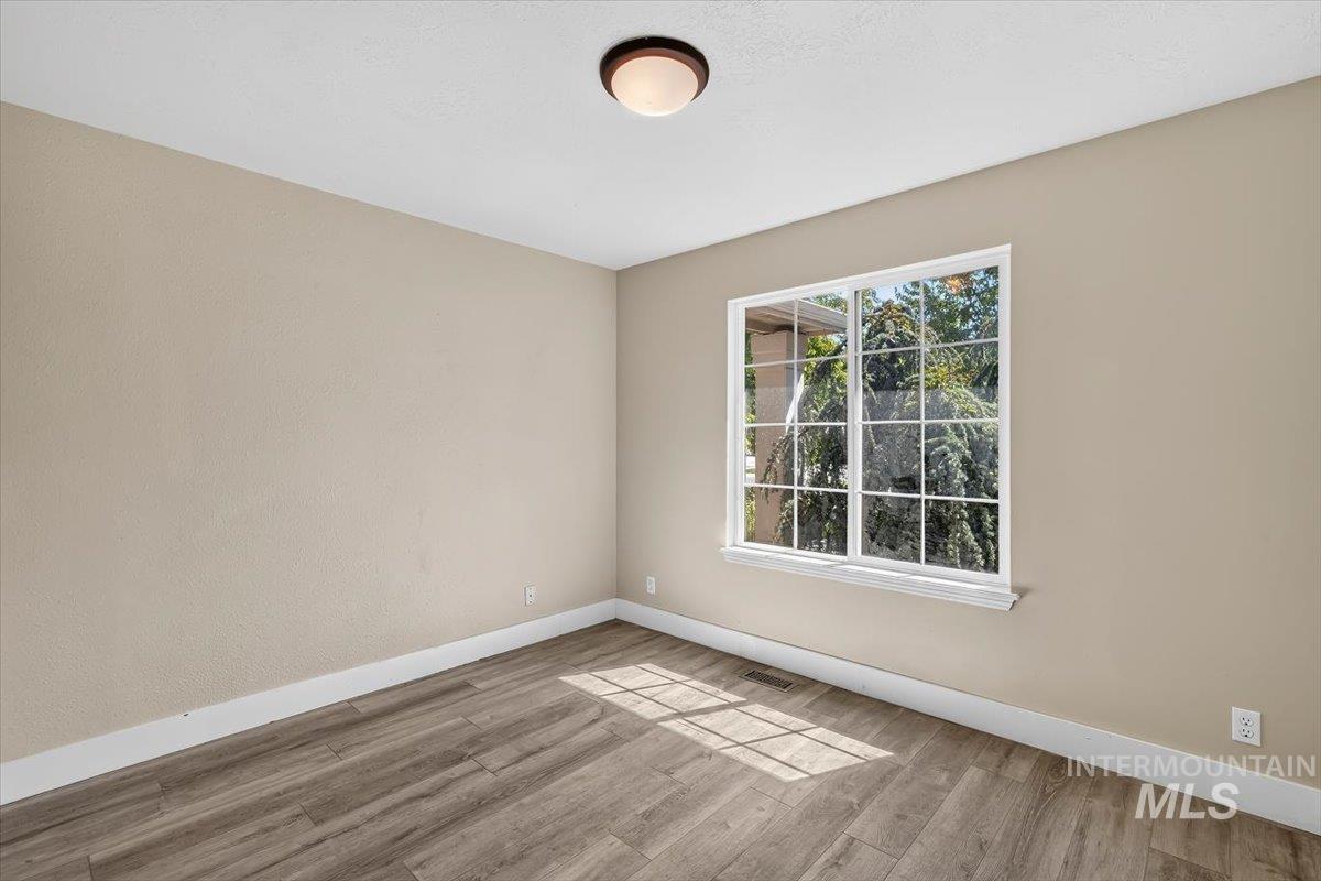 7741 N Dodgin Ave, Boise, Idaho 83714, 4 Bedrooms, 2 Bathrooms, Residential For Sale, Price $530,000,MLS 98993711