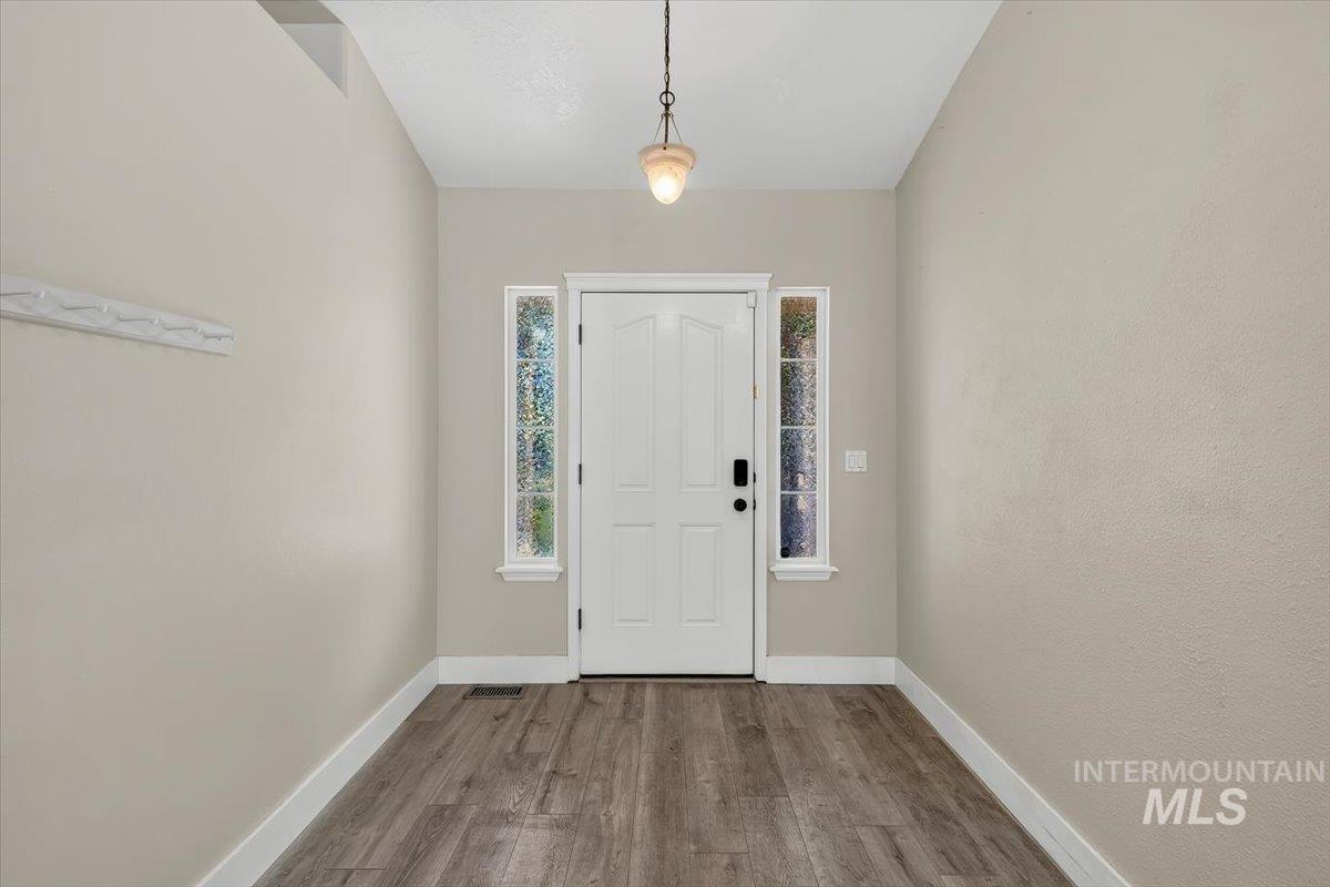 7741 N Dodgin Ave, Boise, Idaho 83714, 4 Bedrooms, 2 Bathrooms, Residential For Sale, Price $530,000,MLS 98993711