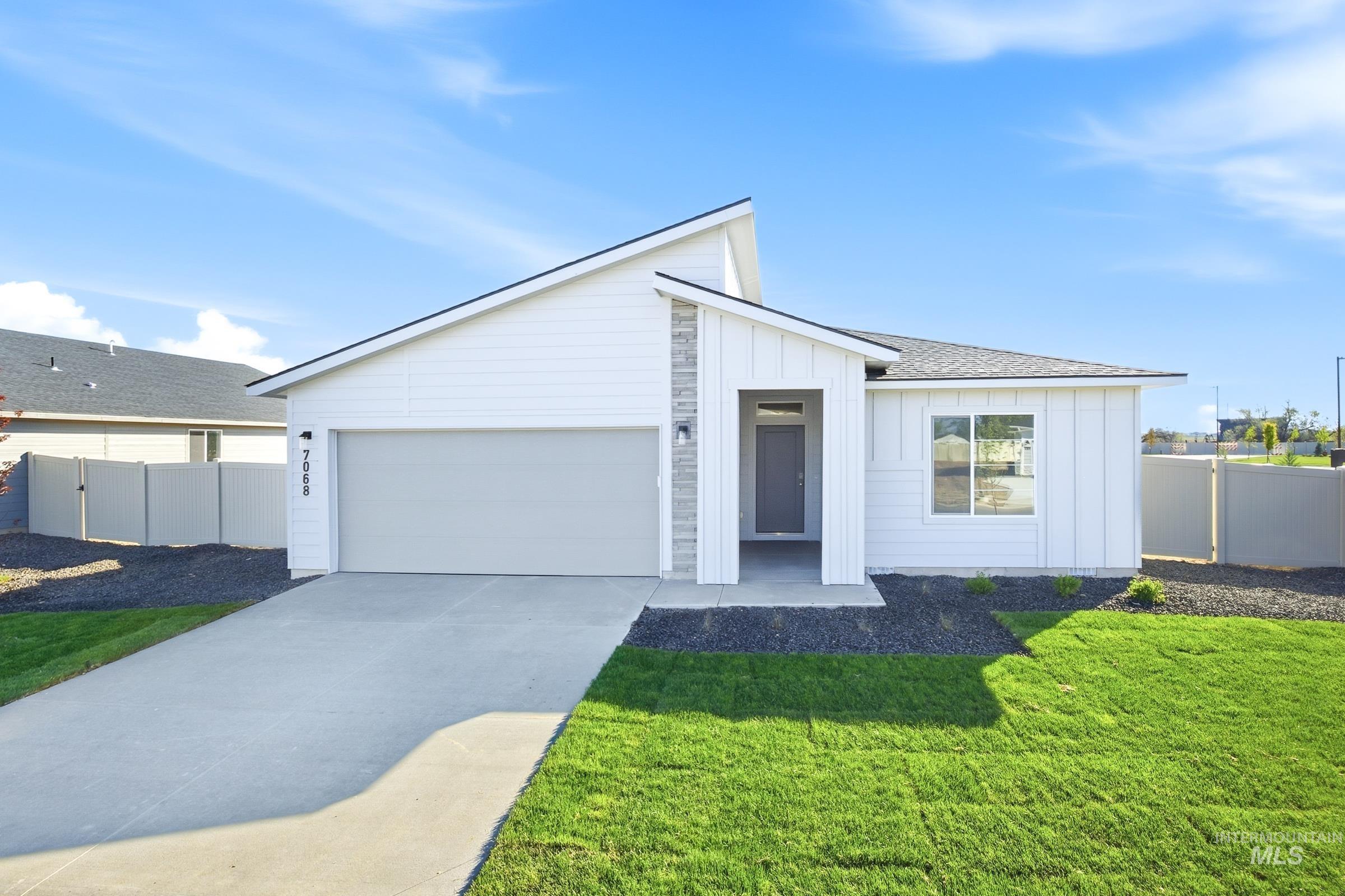 920 SW Jayhawk St, Mountain Home, Idaho 83647, 4 Bedrooms, 2 Bathrooms, Residential For Sale, Price $394,990,MLS 98993717
