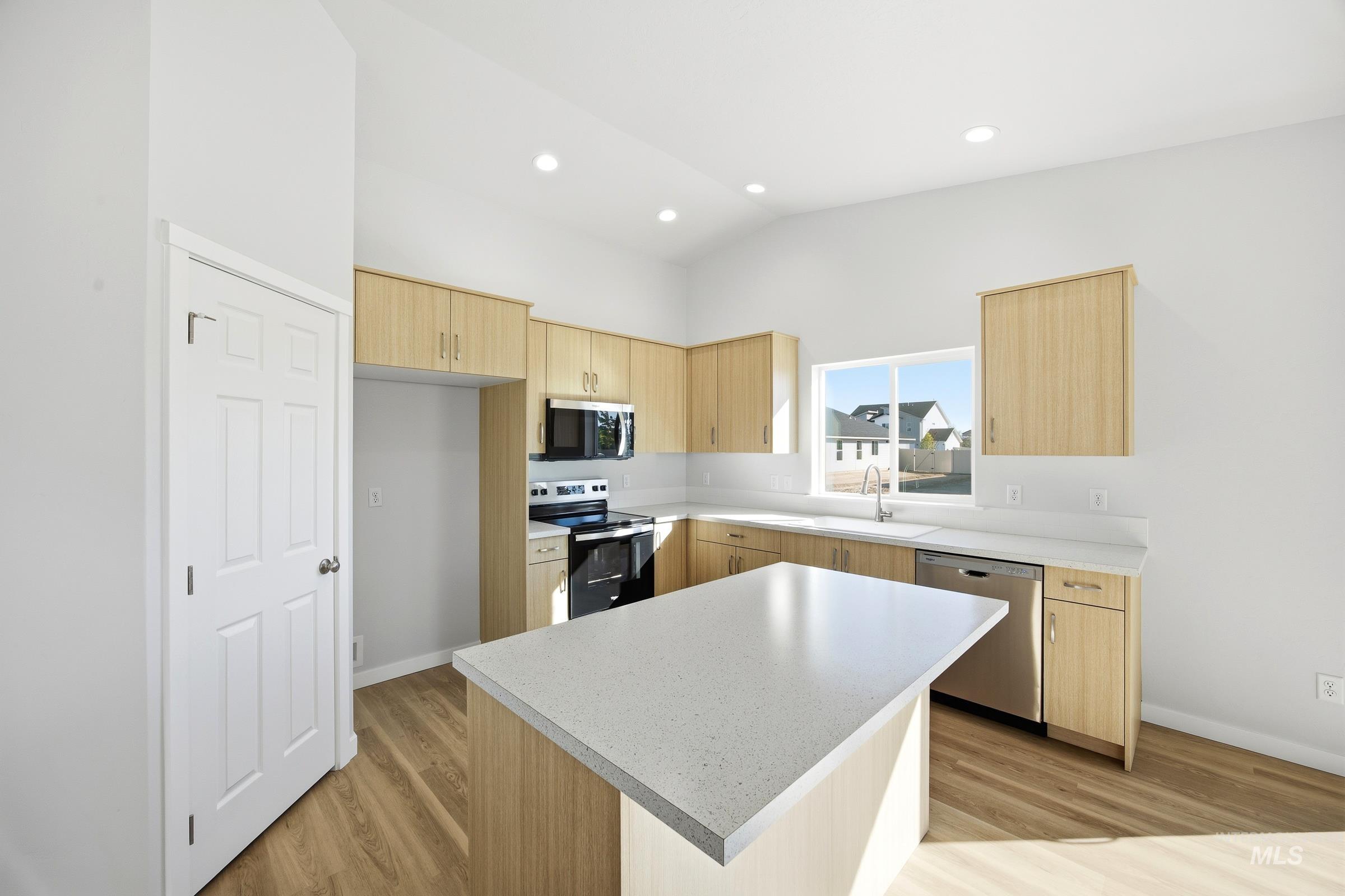 920 SW Jayhawk St, Mountain Home, Idaho 83647, 4 Bedrooms, 2 Bathrooms, Residential For Sale, Price $394,990,MLS 98993717