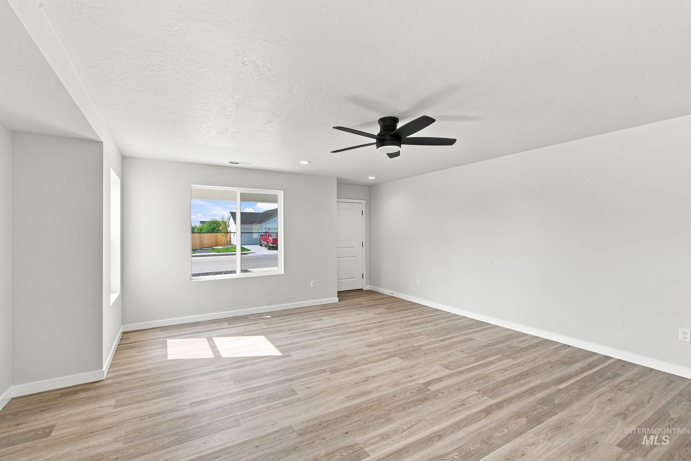 1518 Sunday River St, Middleton, Idaho 83644, 5 Bedrooms, 2.5 Bathrooms, Residential For Sale, Price $559,990,MLS 98993725