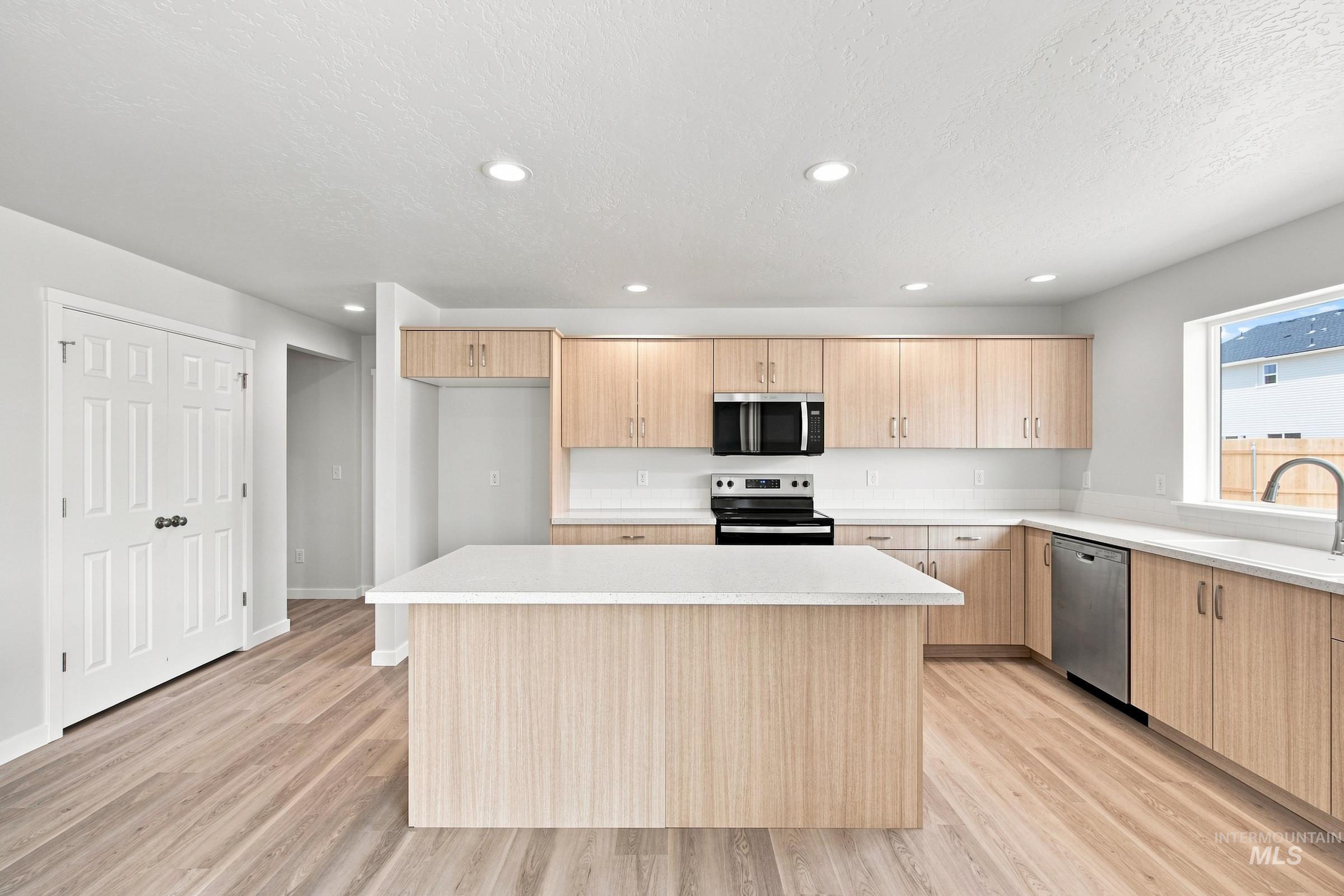 1518 Sunday River St, Middleton, Idaho 83644, 5 Bedrooms, 2.5 Bathrooms, Residential For Sale, Price $559,990,MLS 98993725