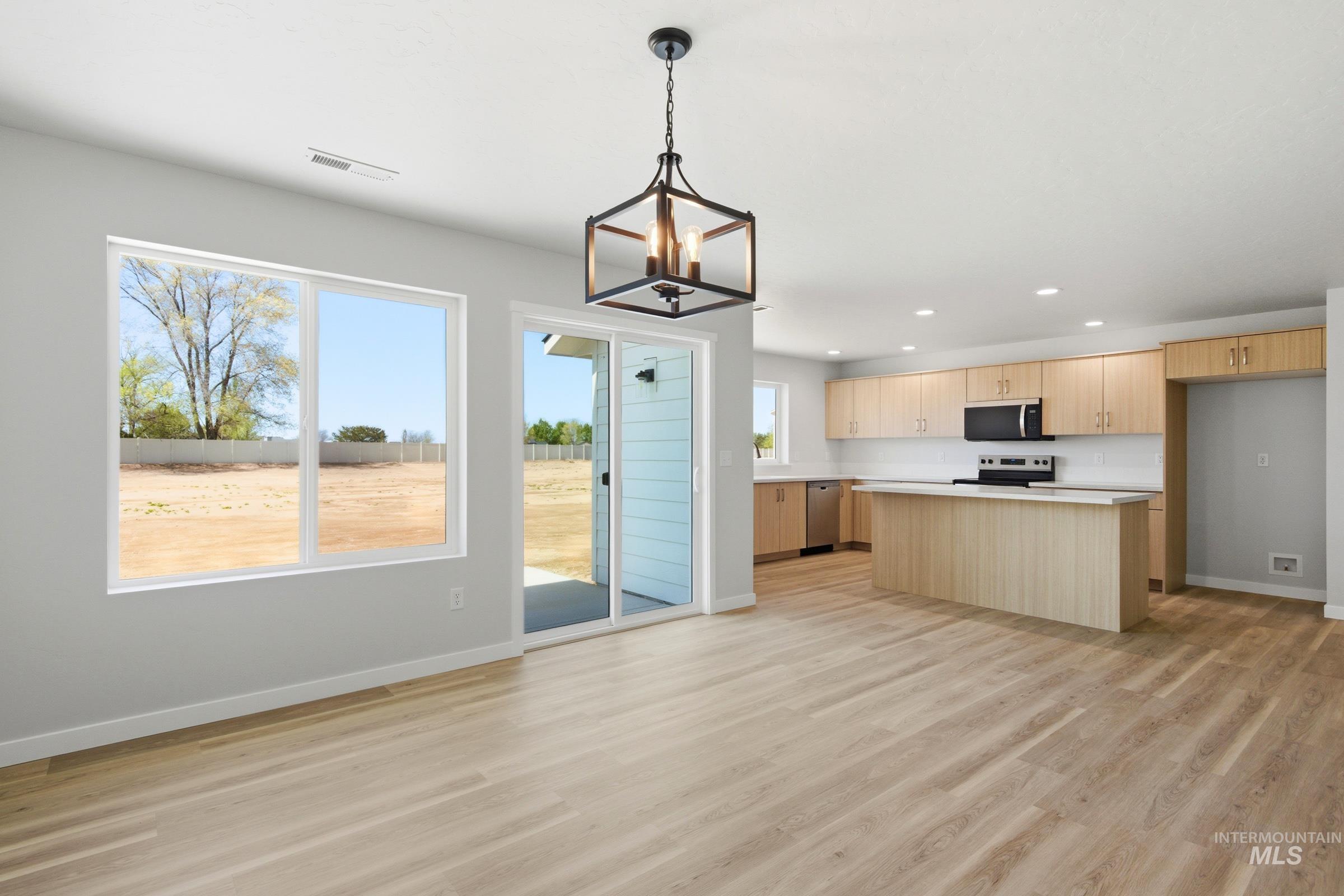 1518 Sunday River St, Middleton, Idaho 83644, 5 Bedrooms, 2.5 Bathrooms, Residential For Sale, Price $559,990,MLS 98993725