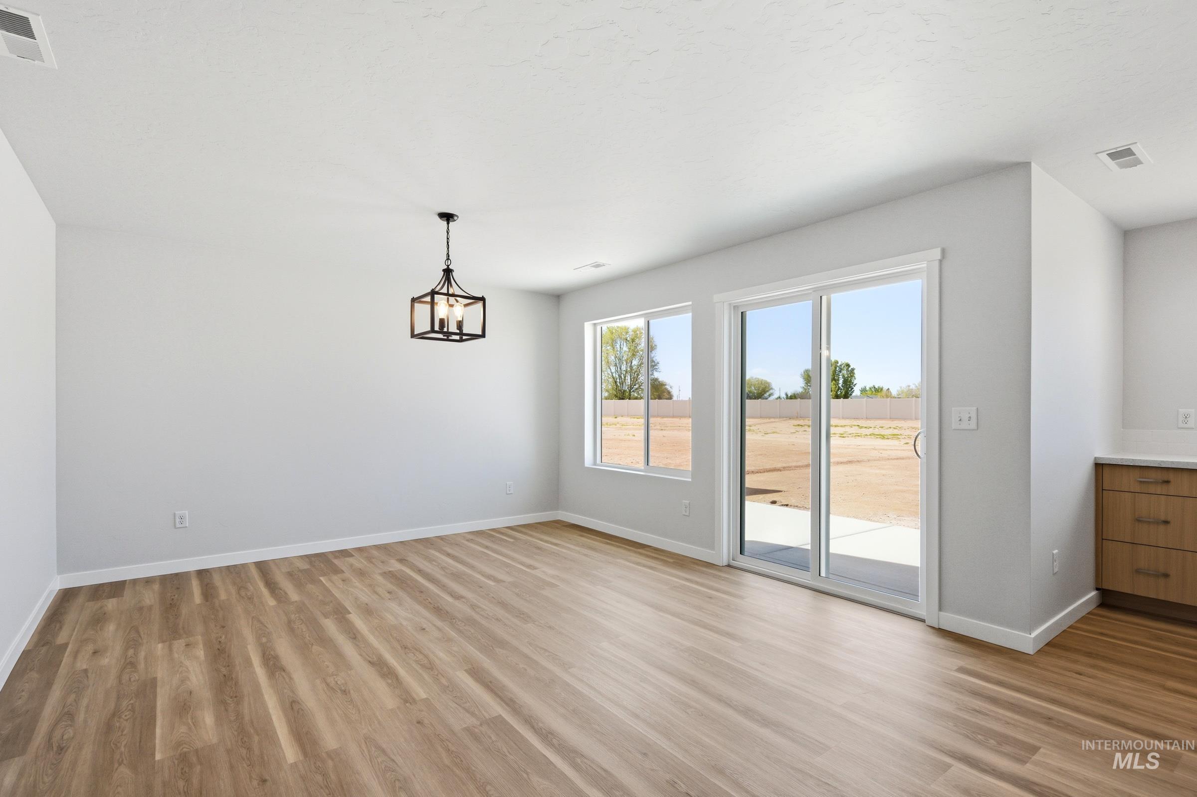 1518 Sunday River St, Middleton, Idaho 83644, 5 Bedrooms, 2.5 Bathrooms, Residential For Sale, Price $559,990,MLS 98993725
