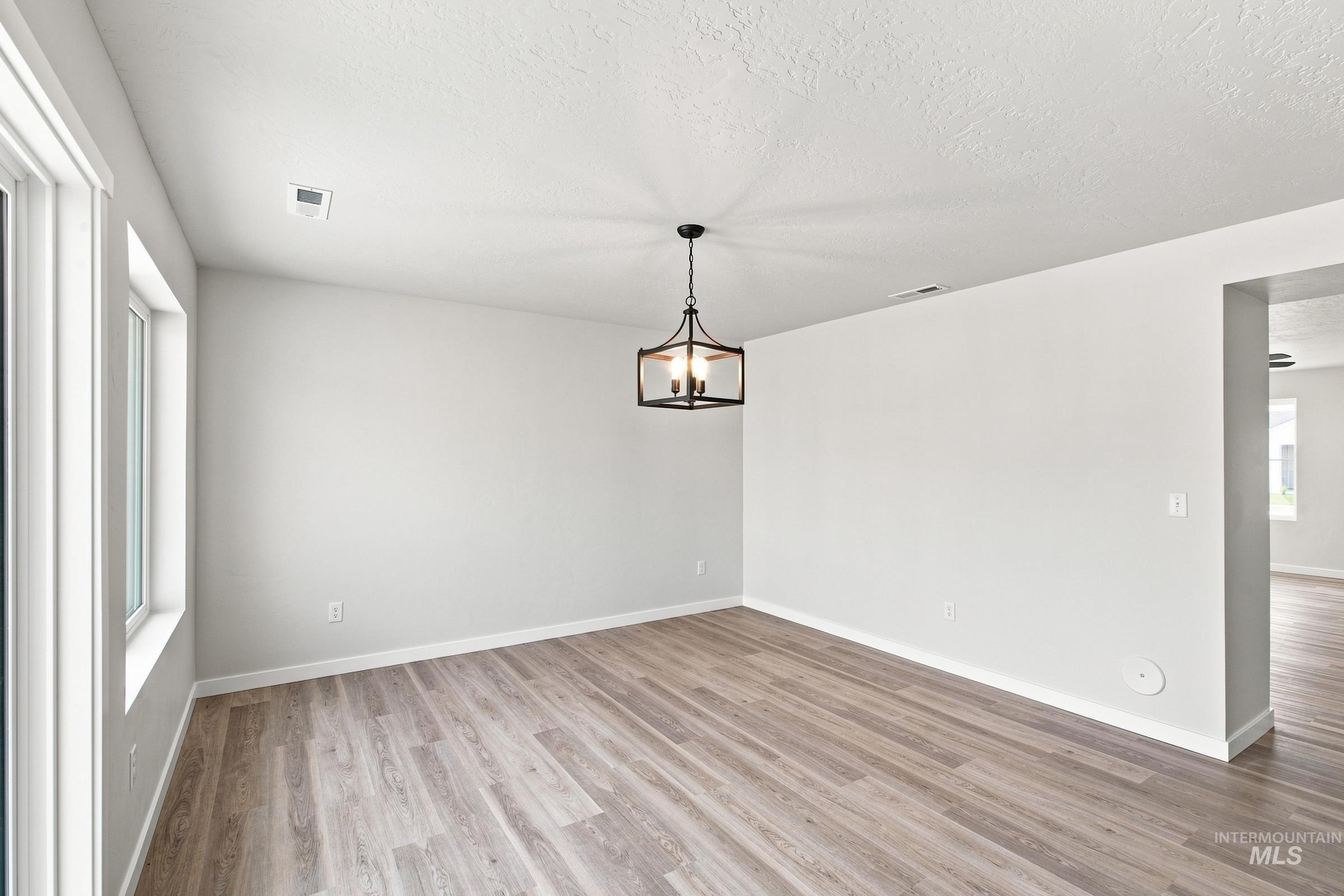 1518 Sunday River St, Middleton, Idaho 83644, 5 Bedrooms, 2.5 Bathrooms, Residential For Sale, Price $559,990,MLS 98993725